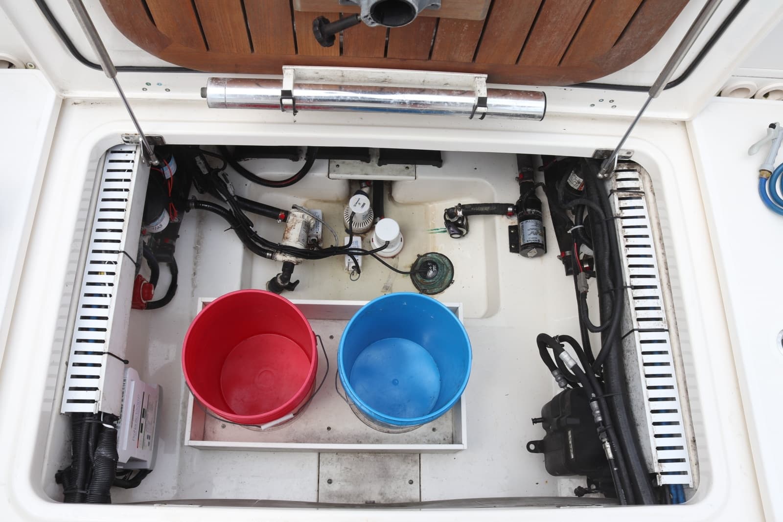 2017 Boston Whaler Outrage