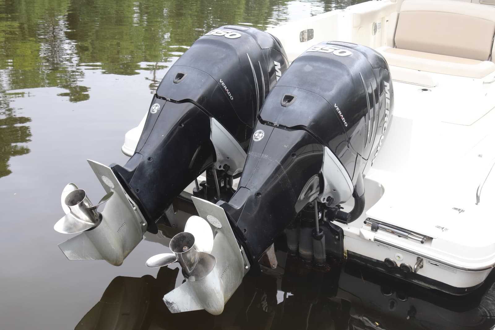 2017 Boston Whaler Outrage