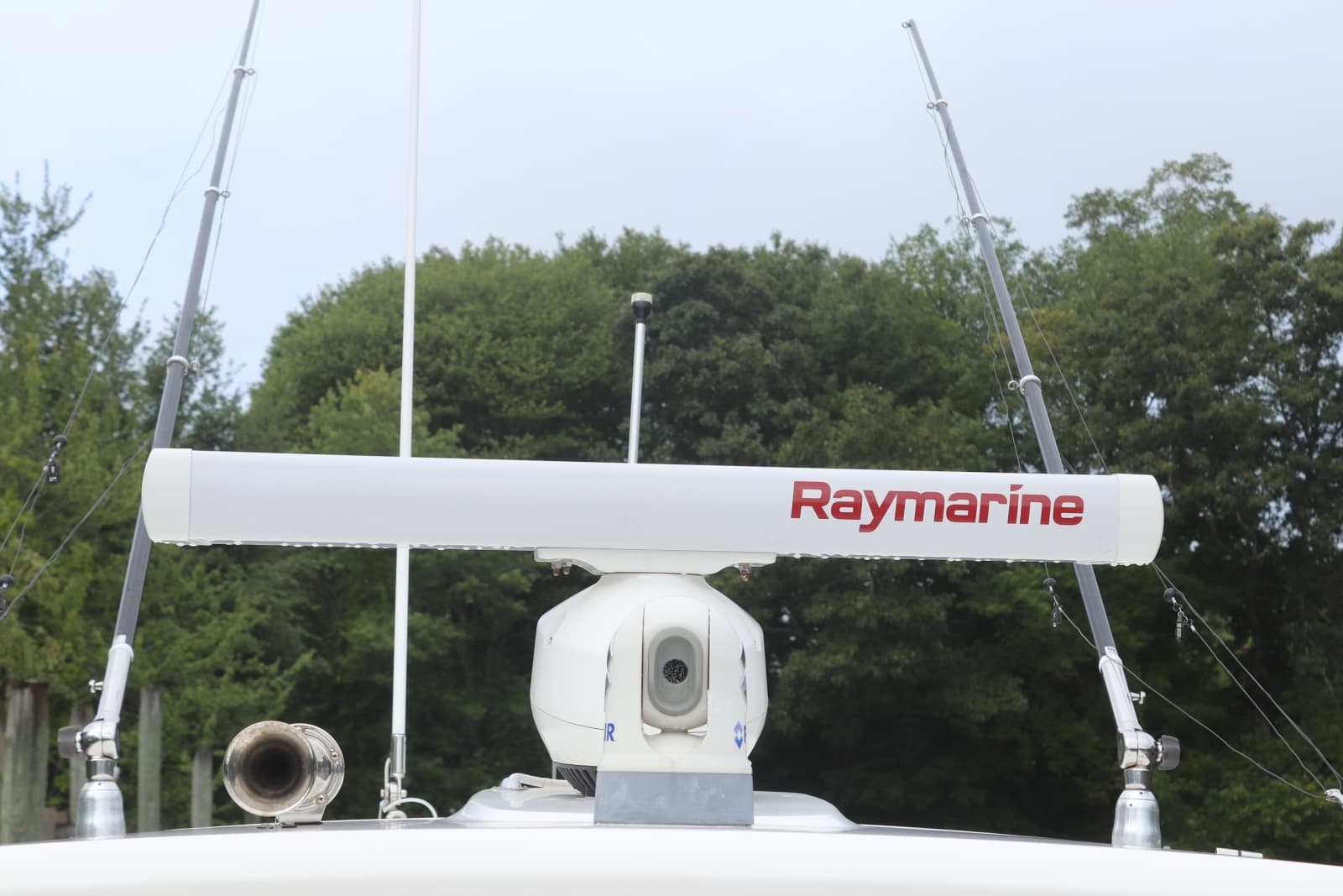 2017 Boston Whaler Outrage