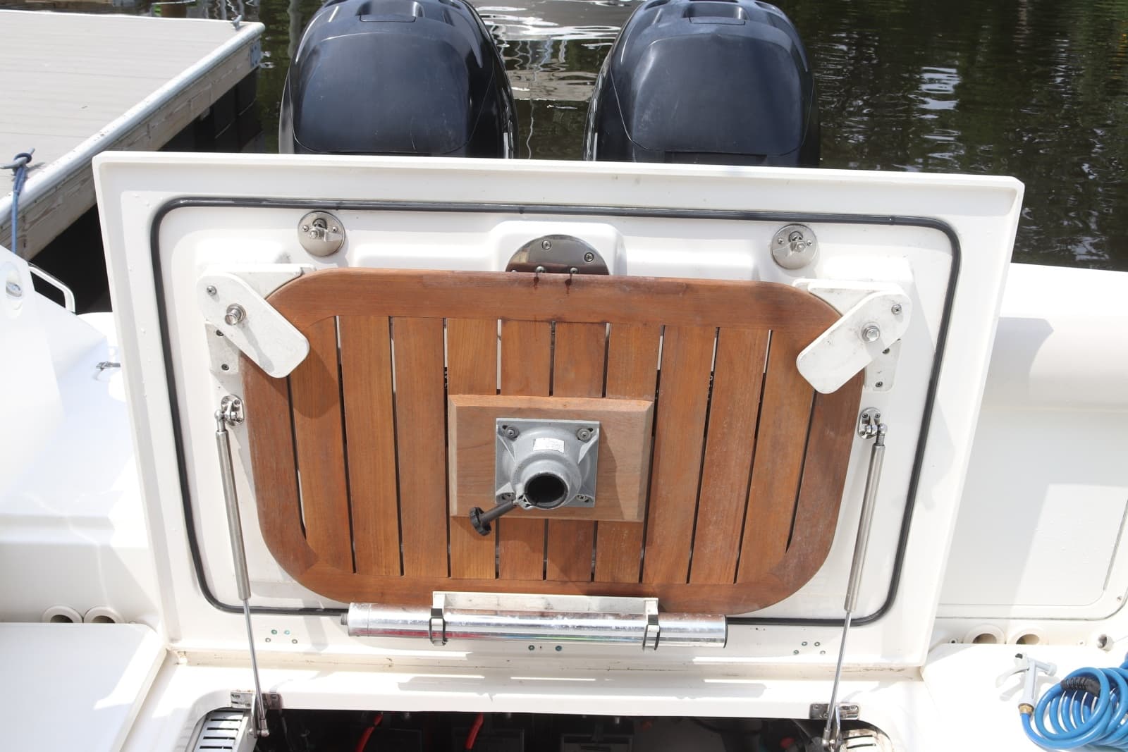 2017 Boston Whaler Outrage