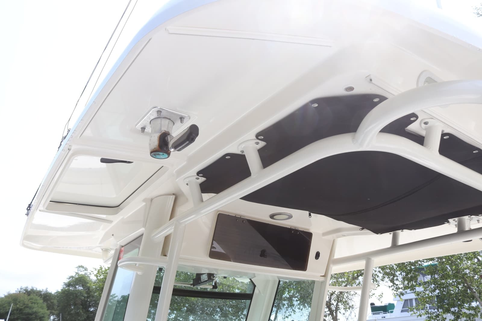 2017 Boston Whaler Outrage