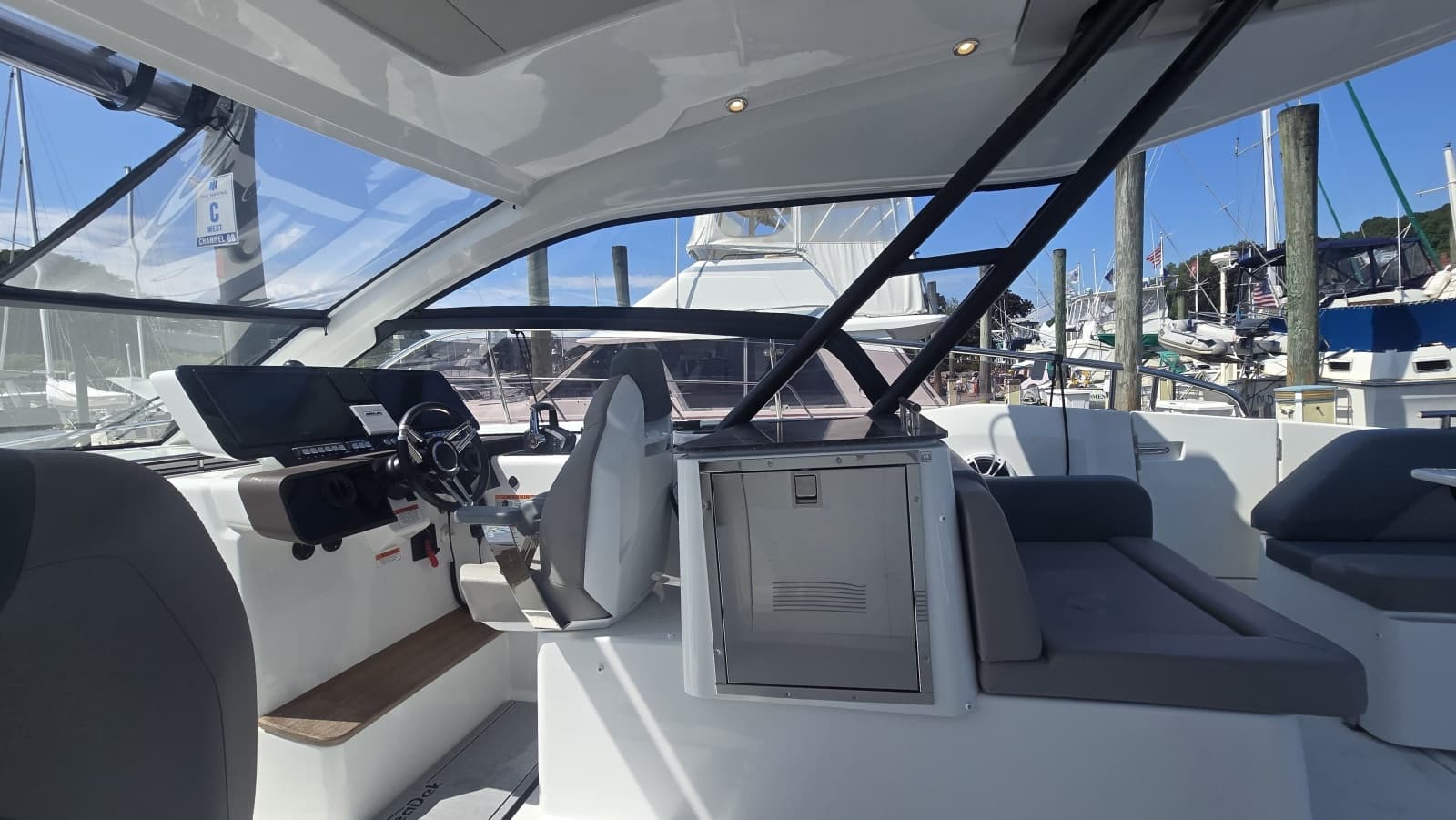 2025 Four Winns TH 36