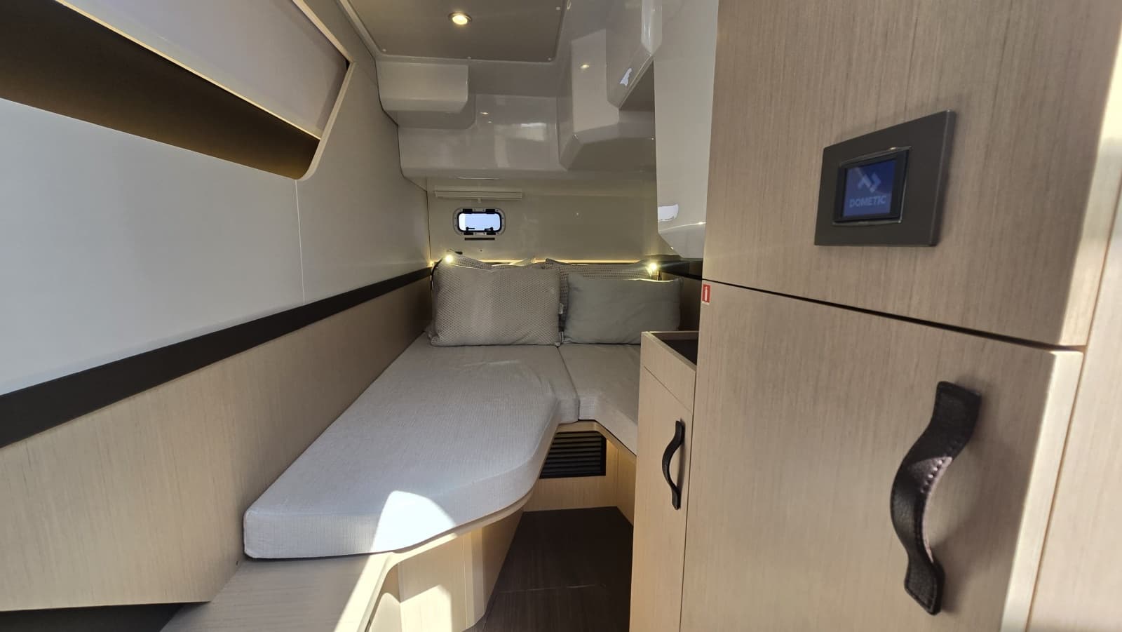 2025 Four Winns TH 36