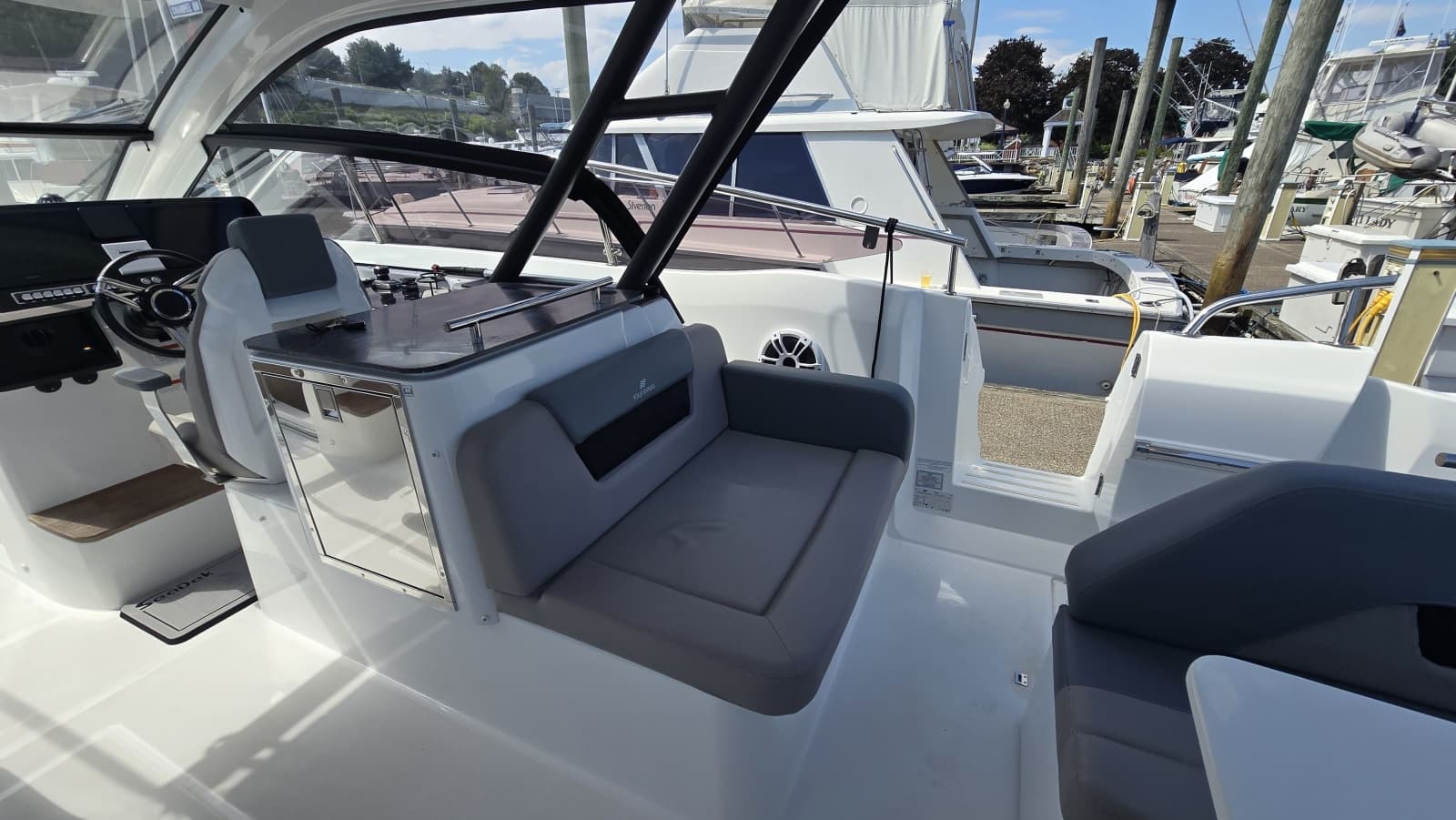 2025 Four Winns TH 36