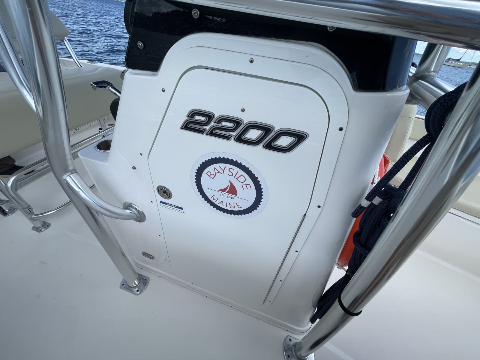 2020 Century 2200 Center Console