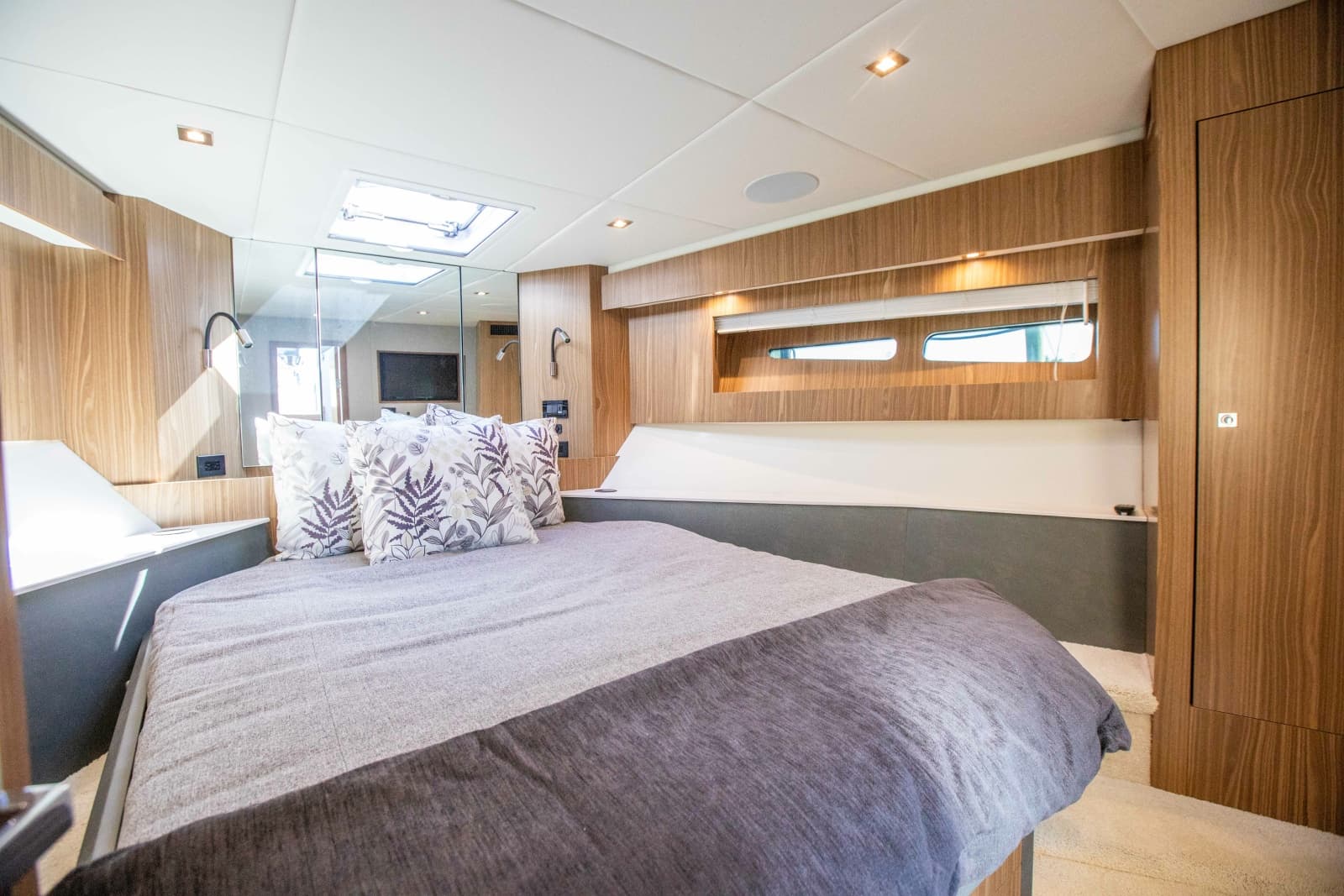 2024 Cruisers Yachts 50 Cantius