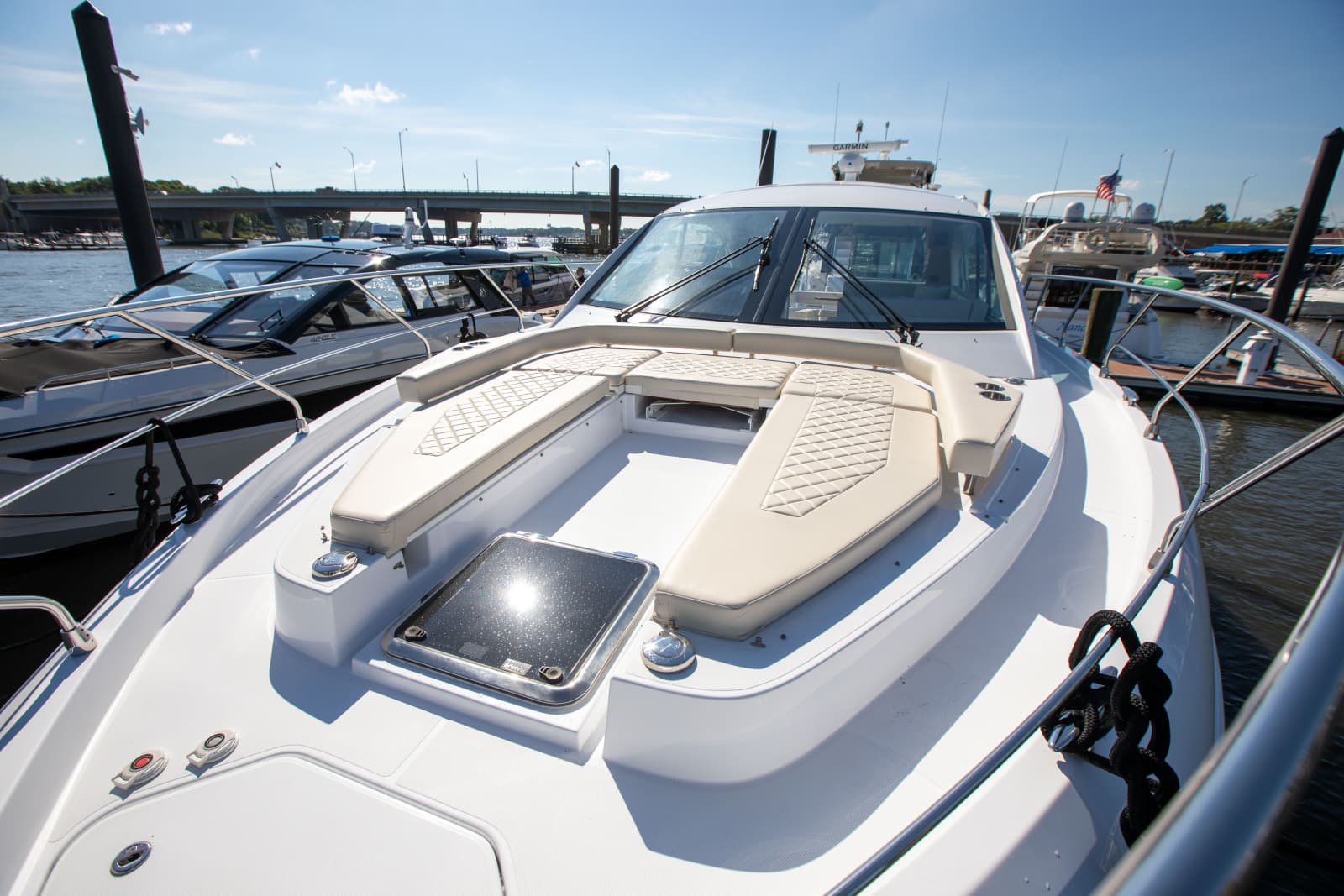2024 Cruisers Yachts 50 Cantius