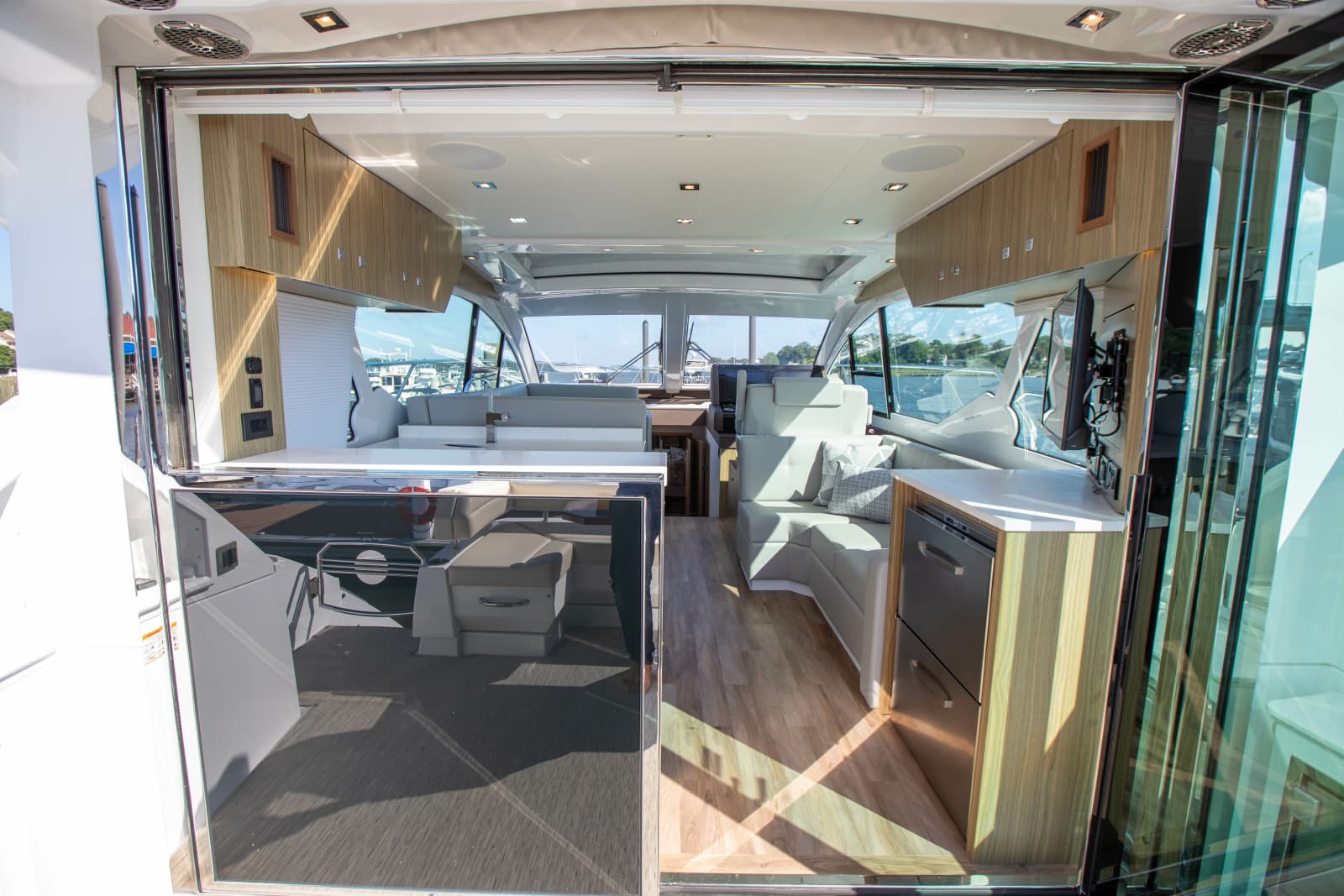 2024 Cruisers Yachts 50 Cantius