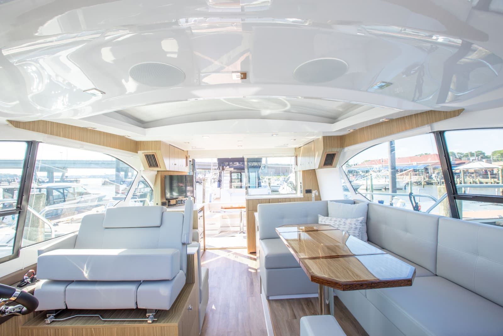 2024 Cruisers Yachts 50 Cantius