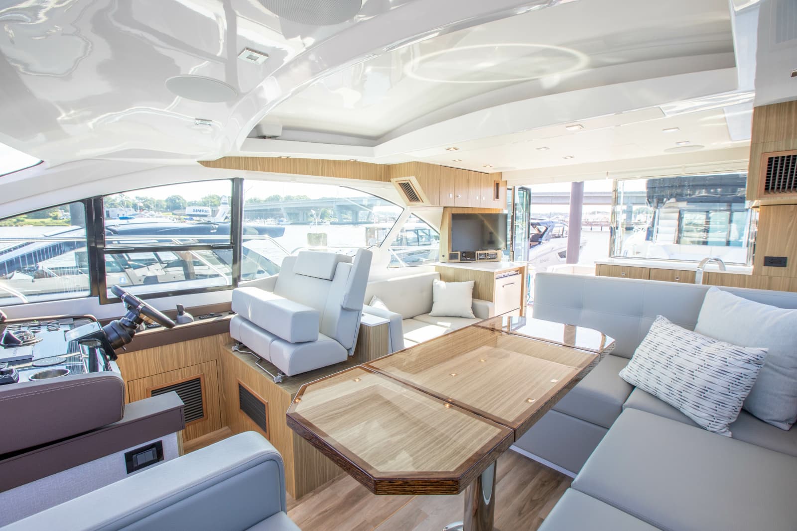 2024 Cruisers Yachts 50 Cantius