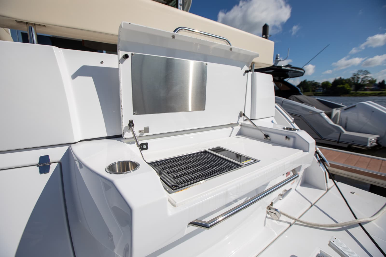 2024 Cruisers Yachts 50 Cantius