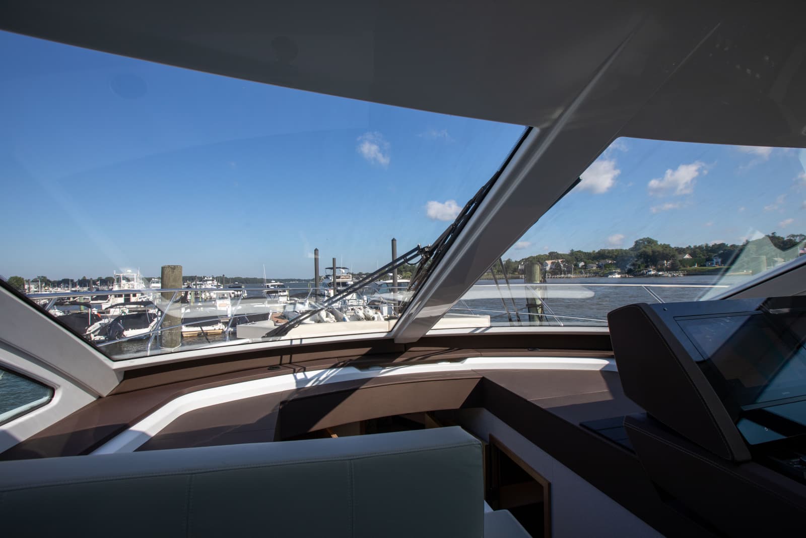 2024 Cruisers Yachts 50 Cantius