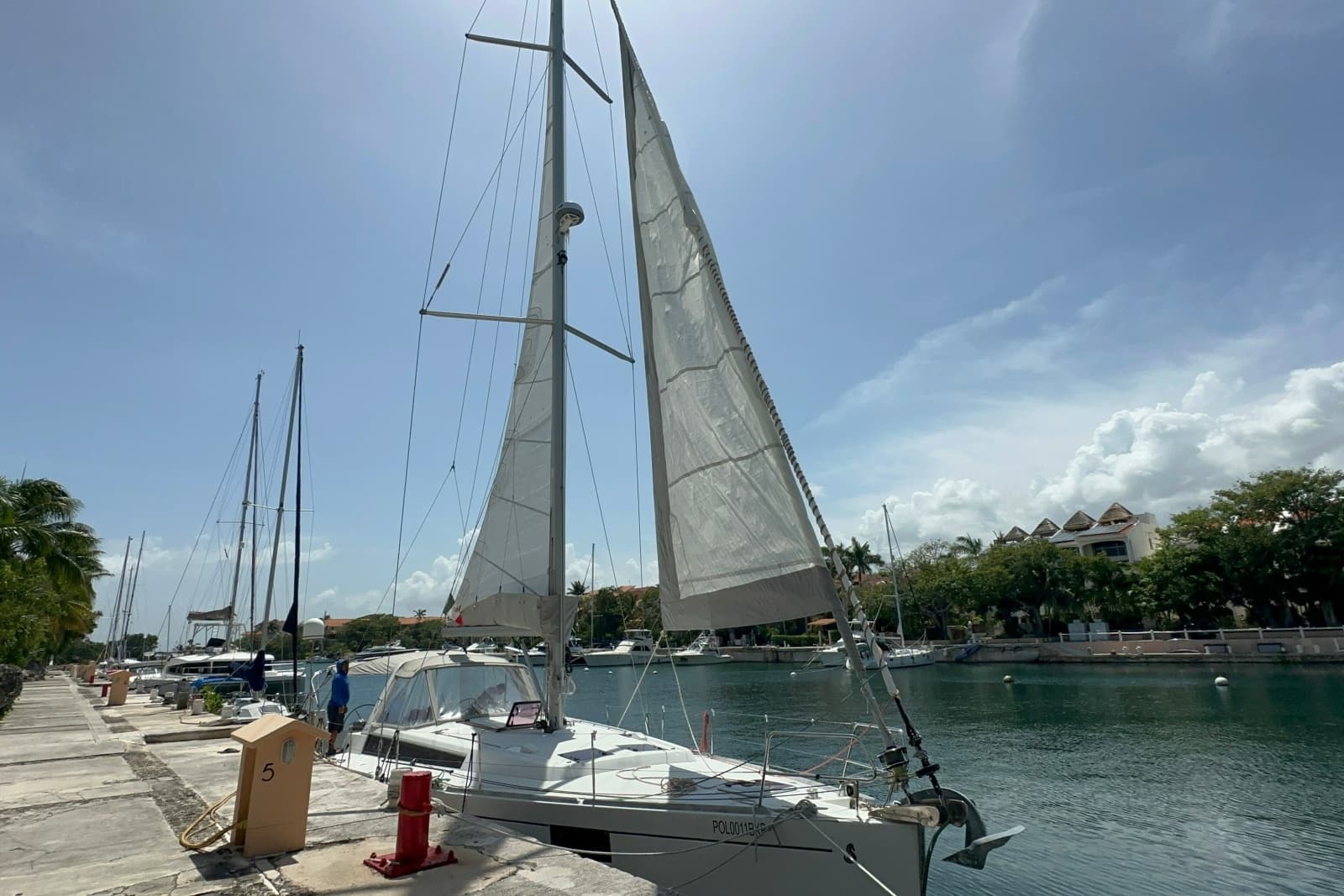 2014 Beneteau Oceanis 48
