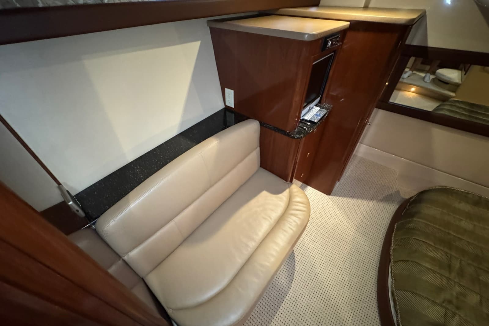 2008 Meridian 411 Sedan