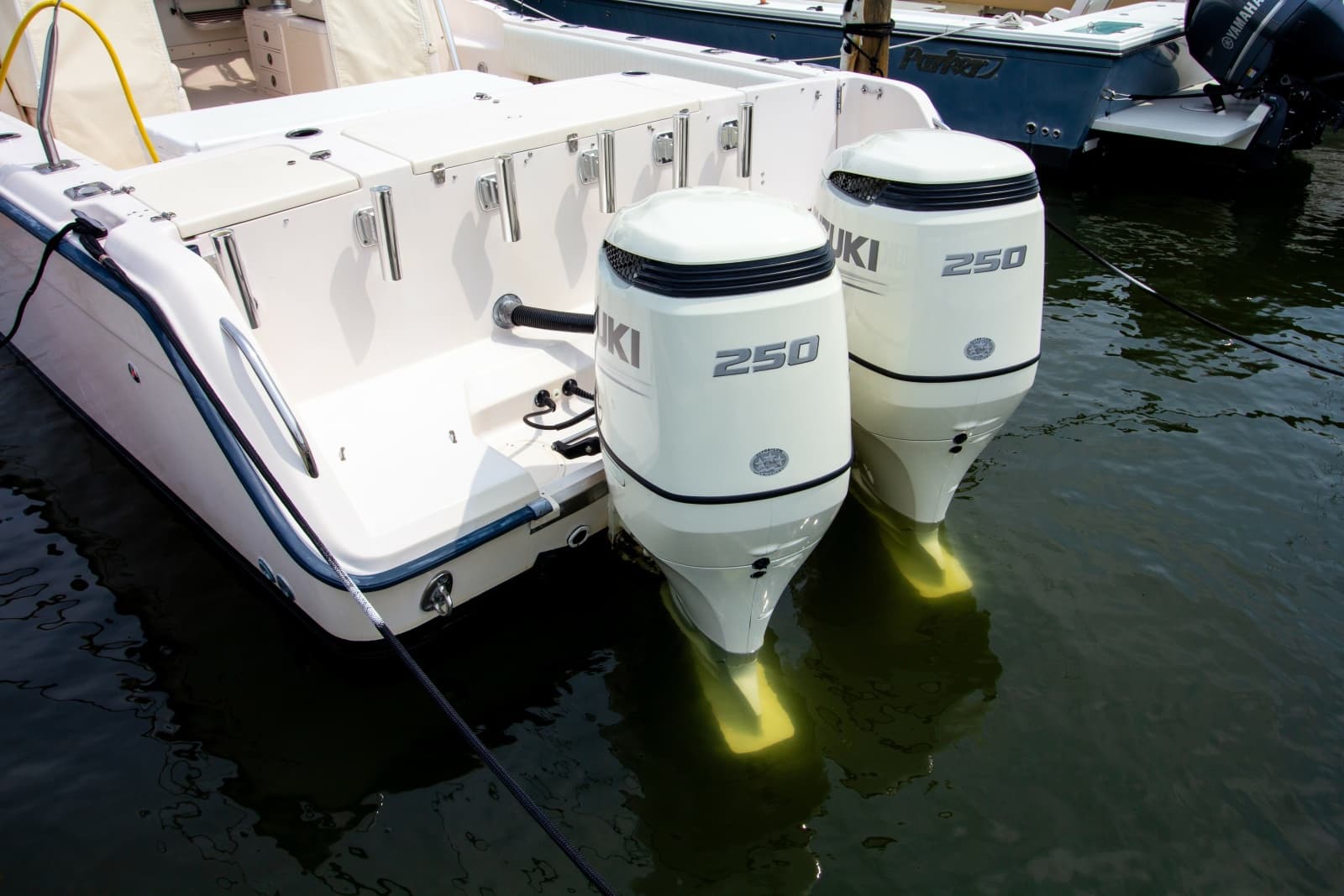 2004 Grady-White Marlin 300