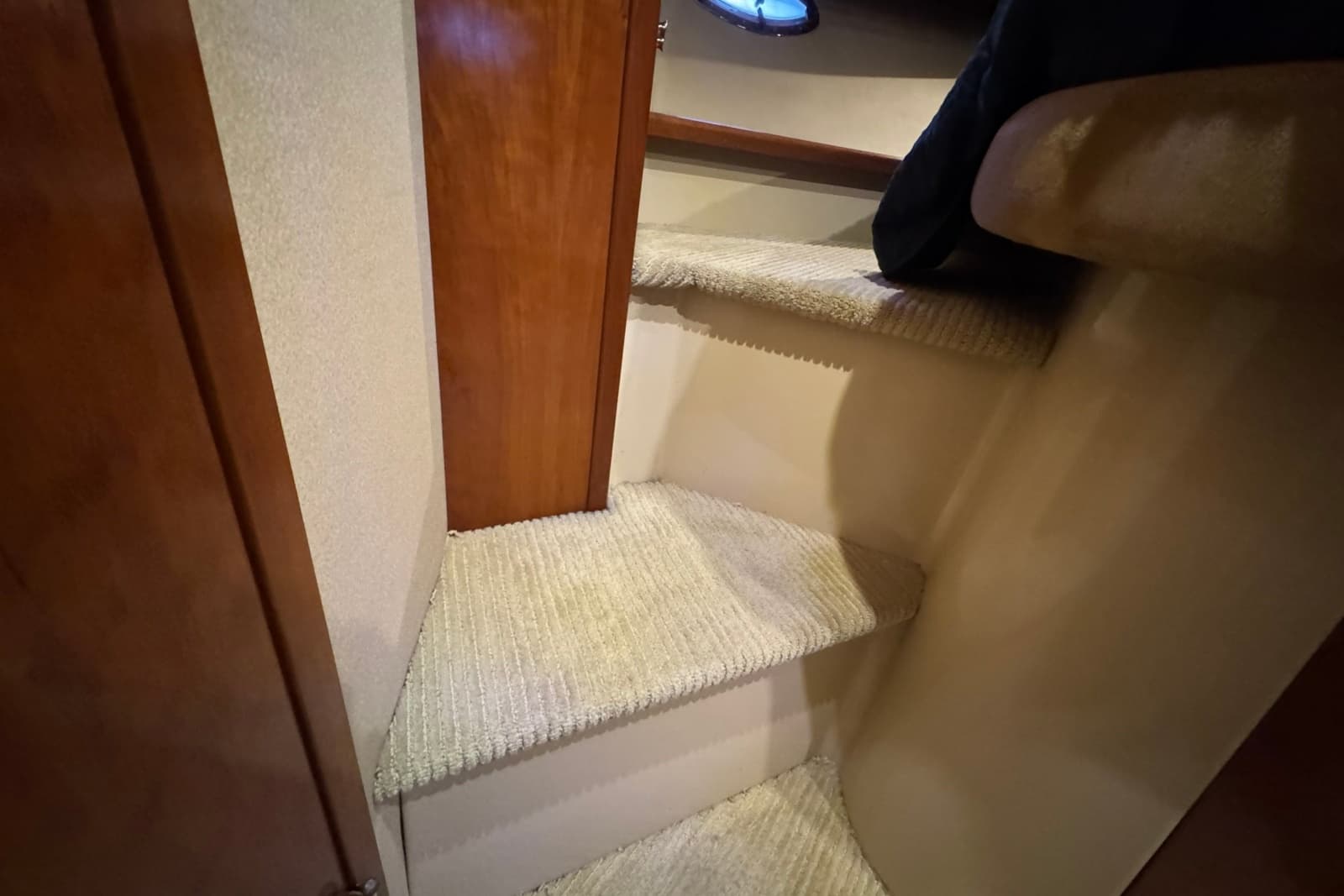 2003 Cruisers Yachts 3970 Express