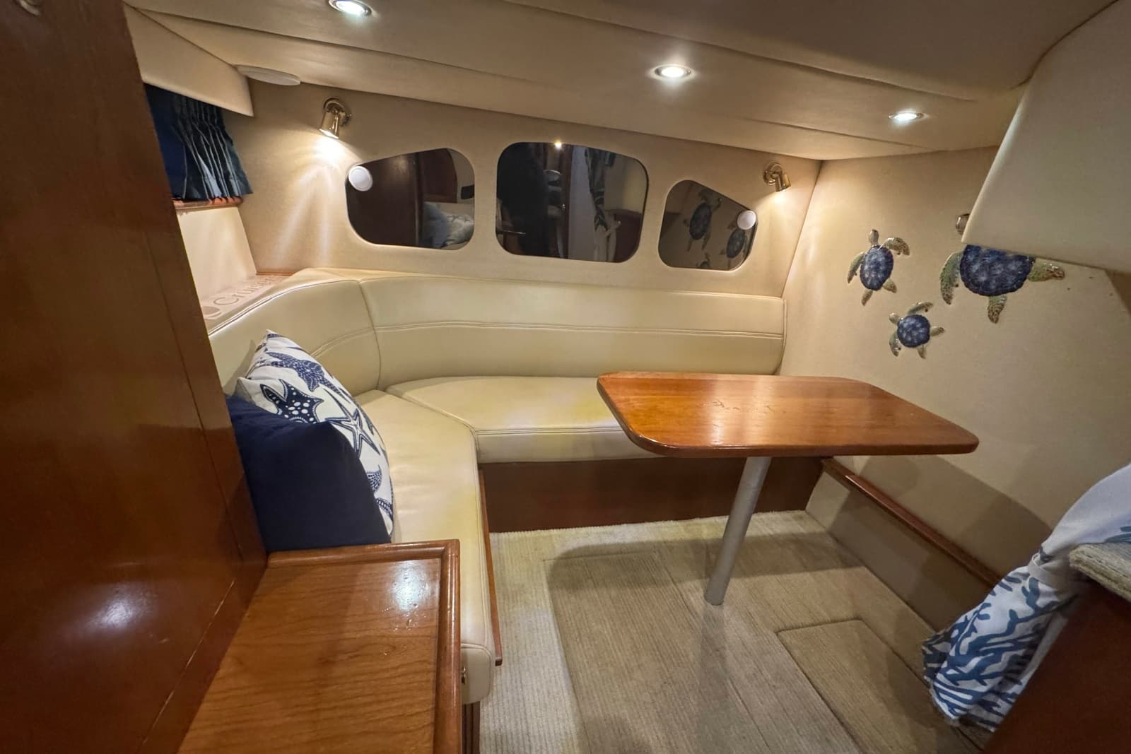 2003 Cruisers Yachts 3970 Express