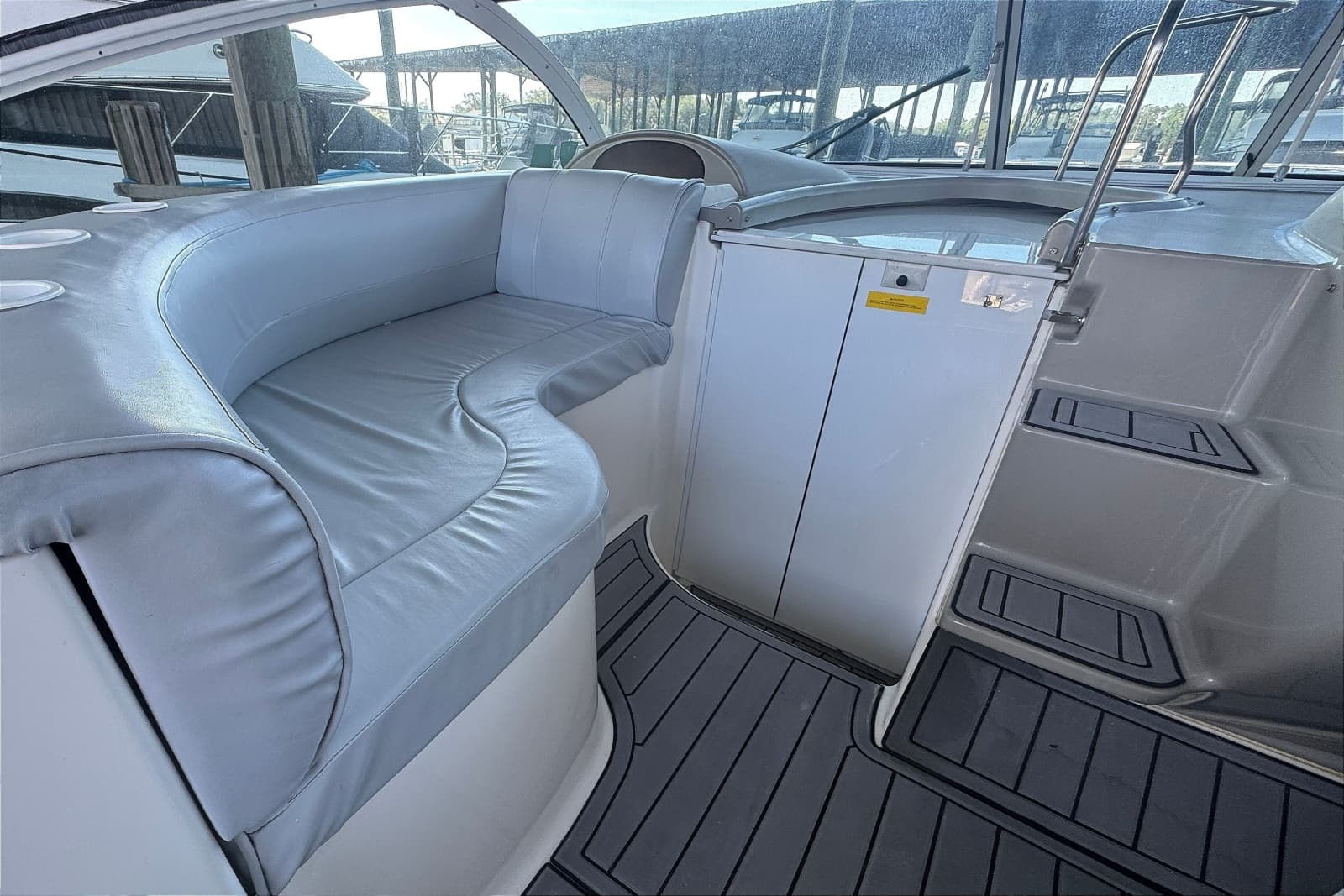 2003 Cruisers Yachts 3970 Express