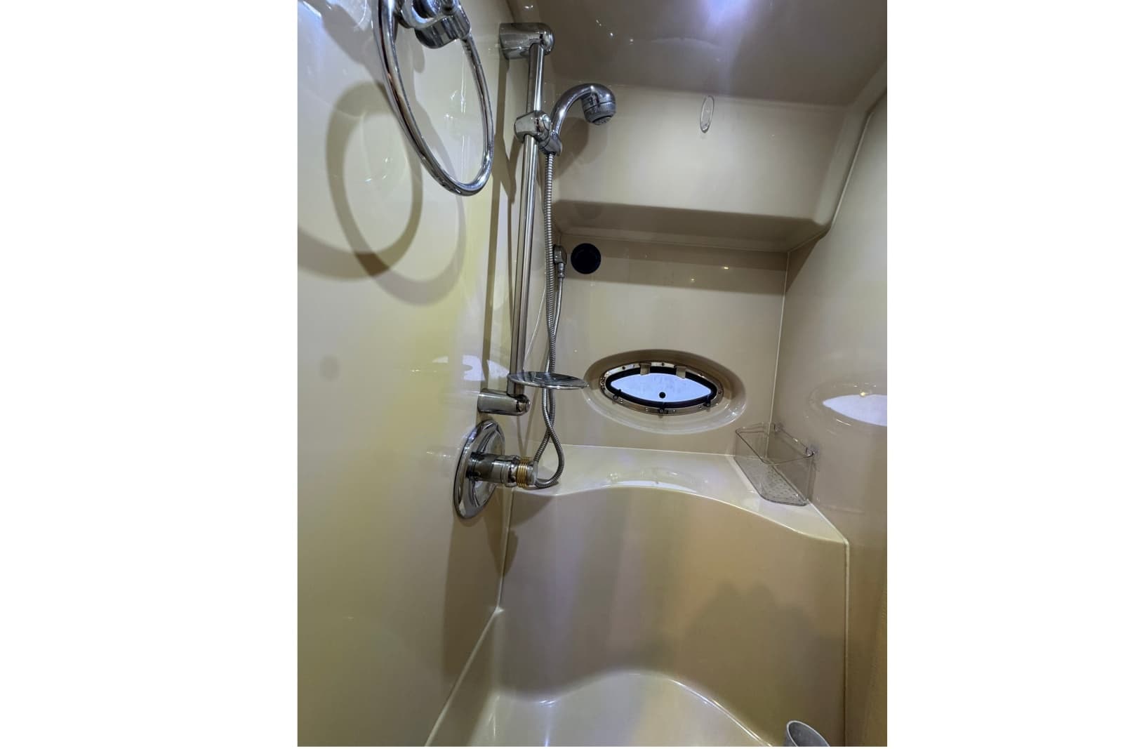 2003 Cruisers Yachts 3970 Express