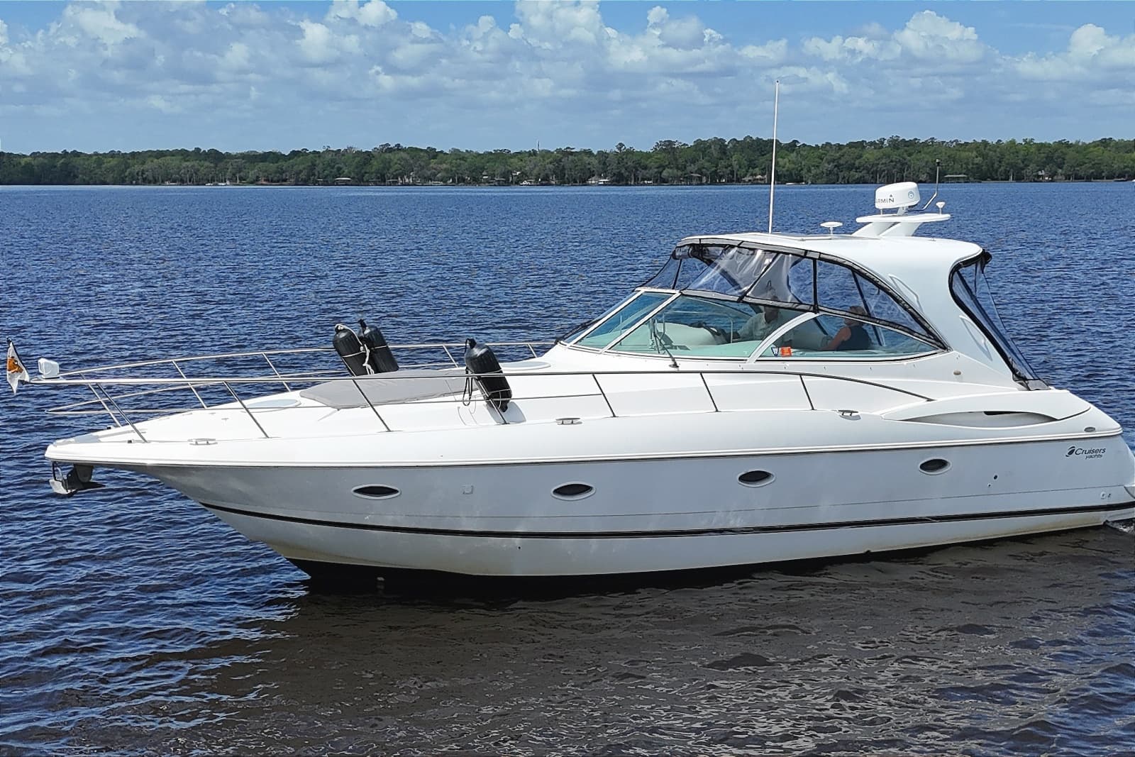 2003 Cruisers Yachts 3970 Express