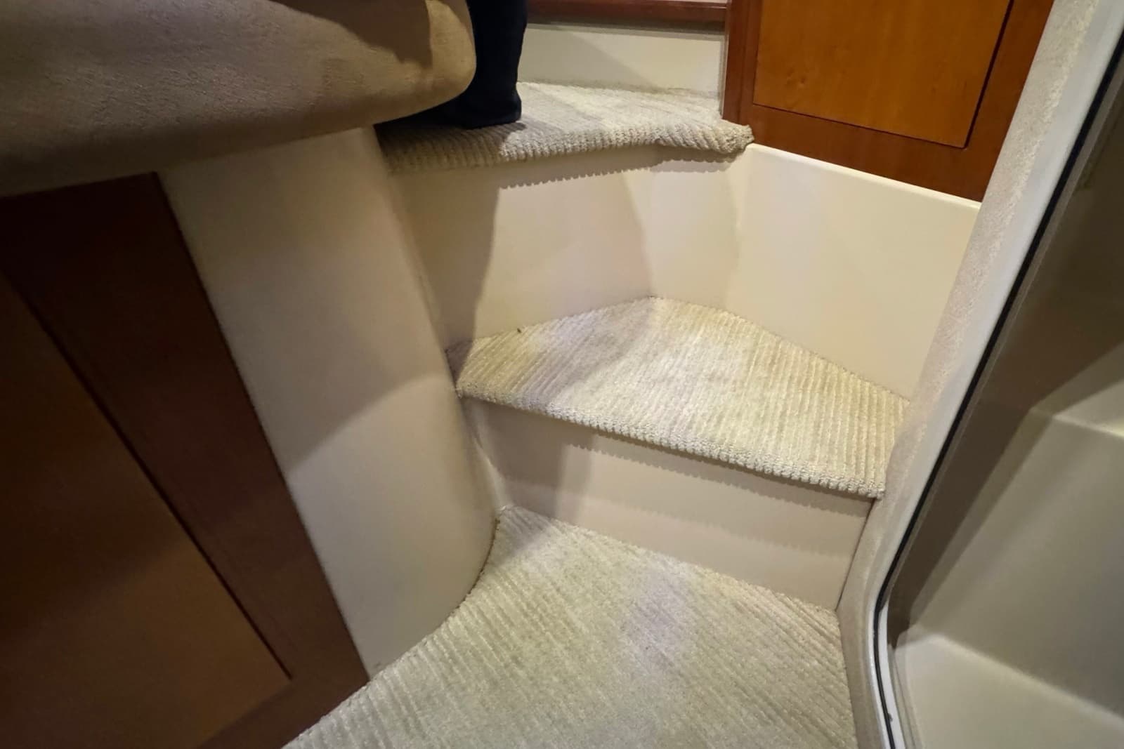 2003 Cruisers Yachts 3970 Express