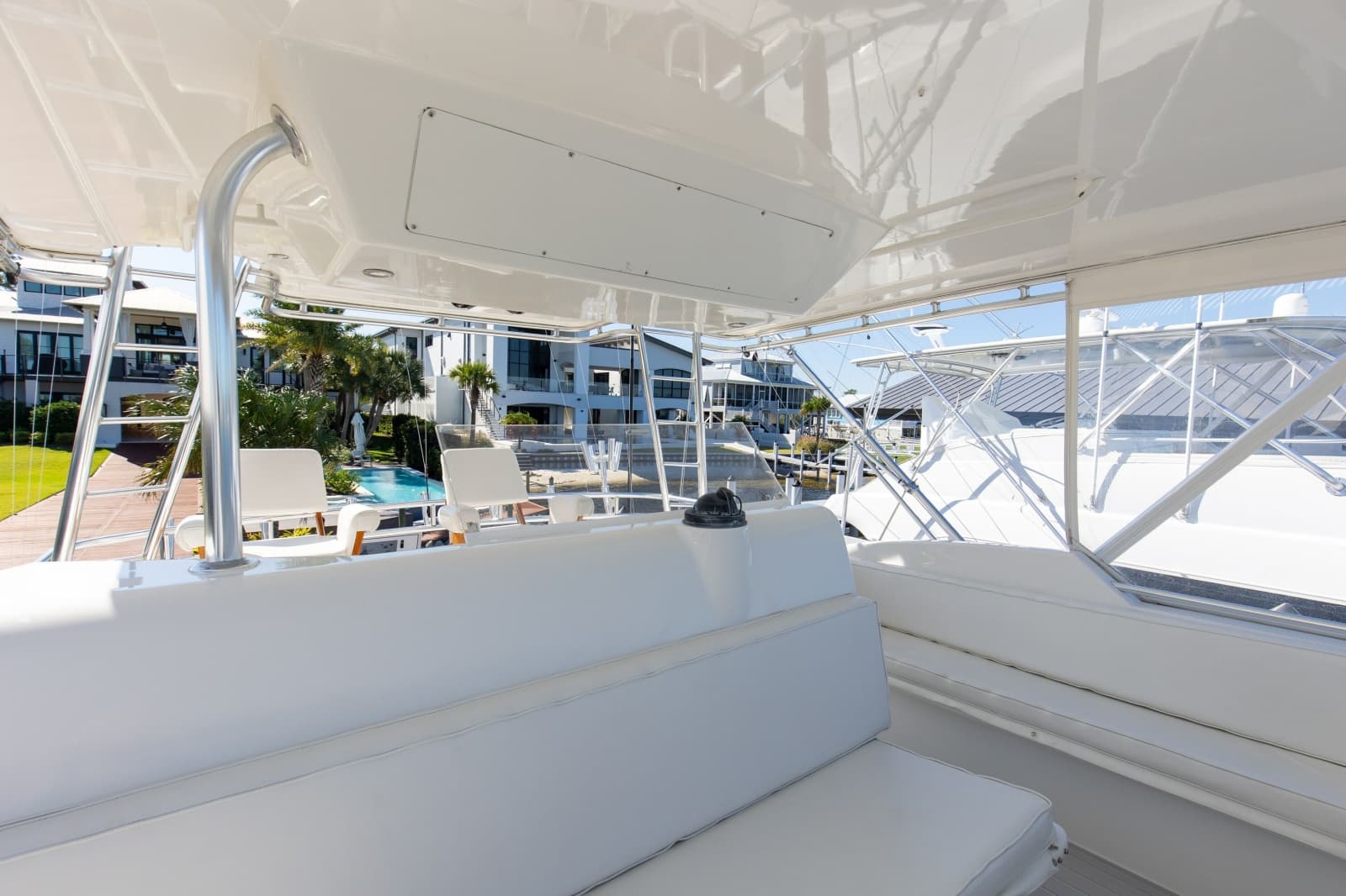 1998 Hatteras 60 Convertible
