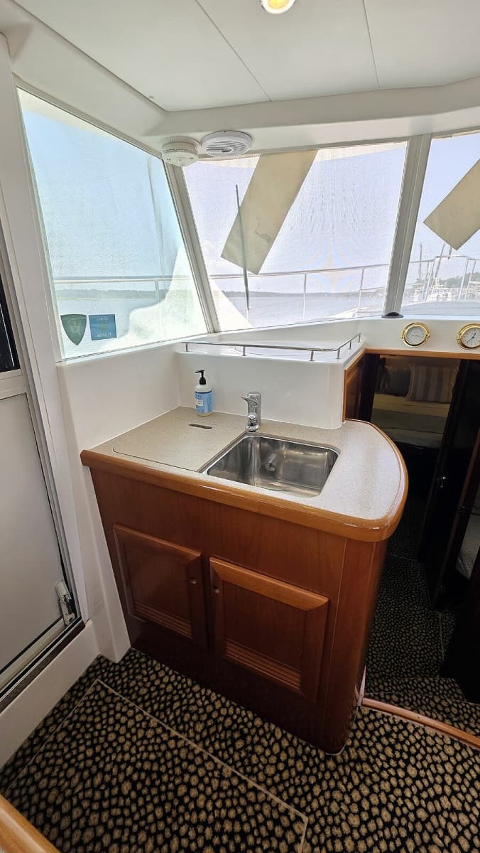 Main Cabin Galley Forward