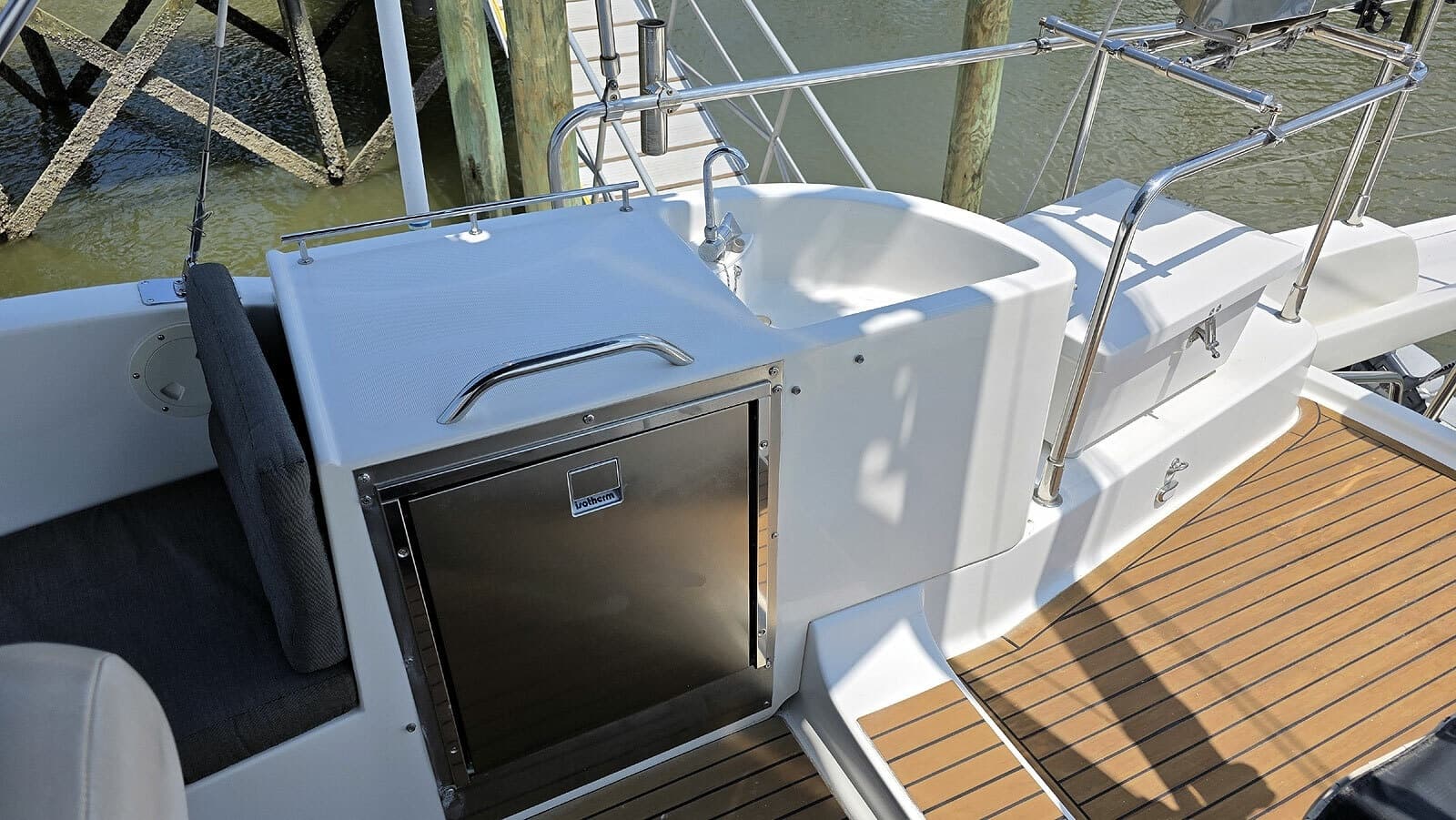 Flybridge Wet Bar