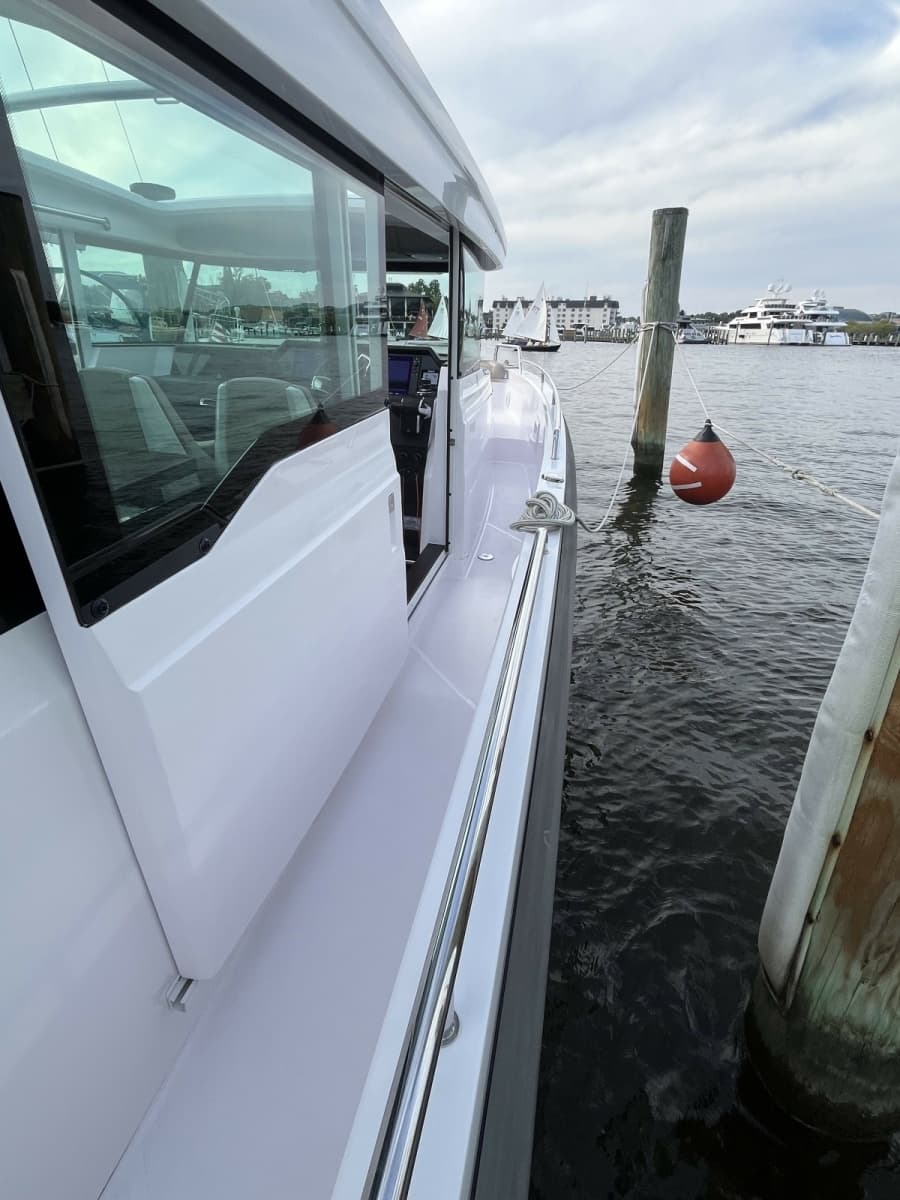 2023 Axopar 37 XC Cross Cabin