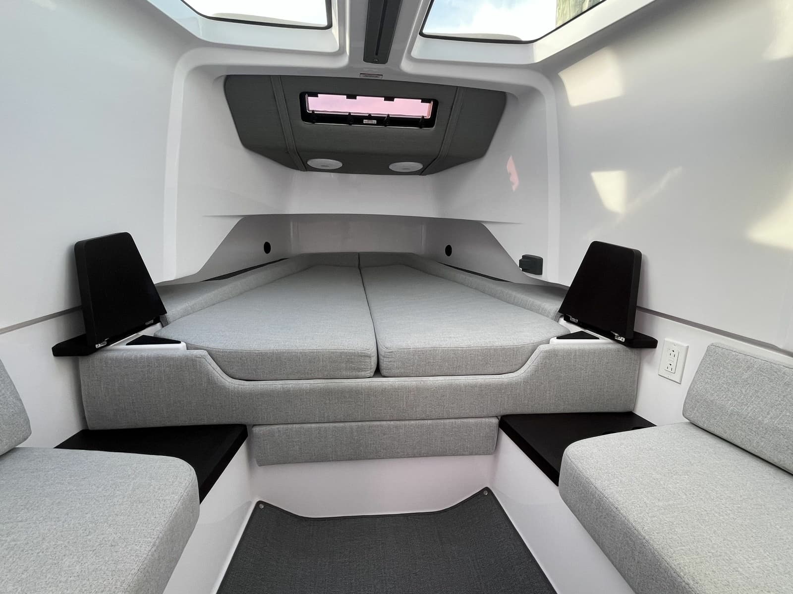2023 Axopar 37 XC Cross Cabin