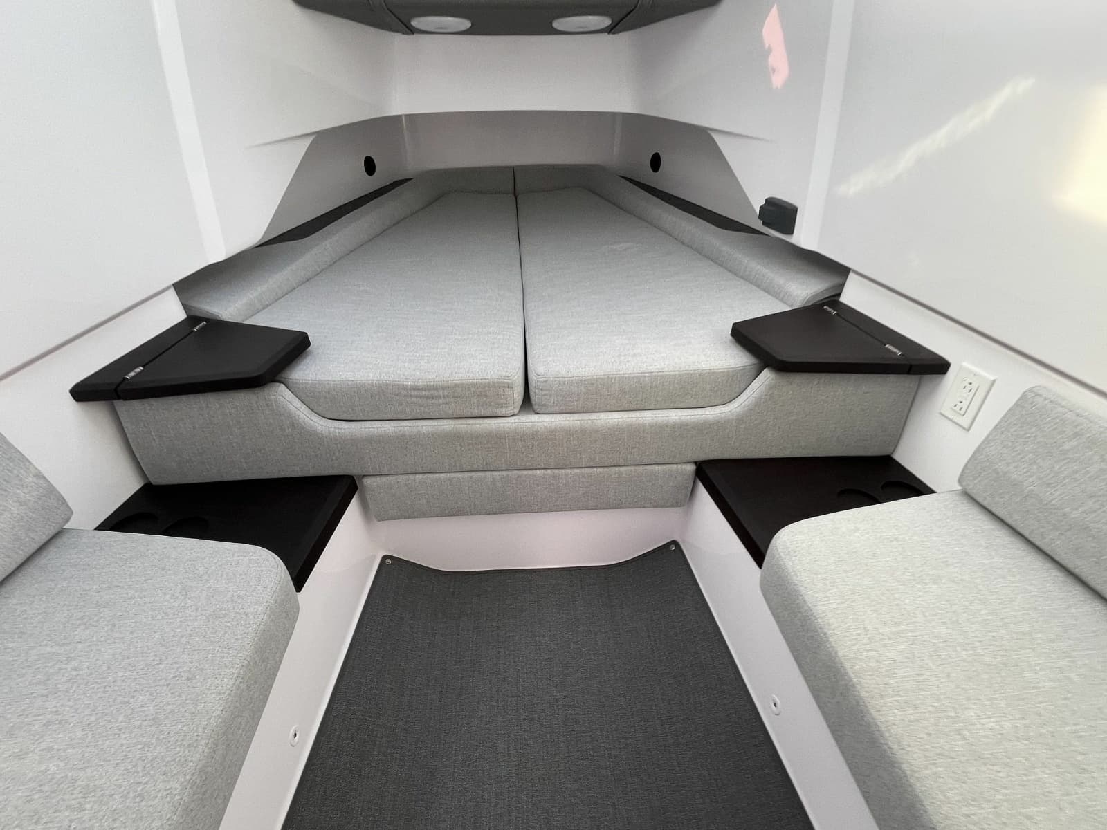 2023 Axopar 37 XC Cross Cabin