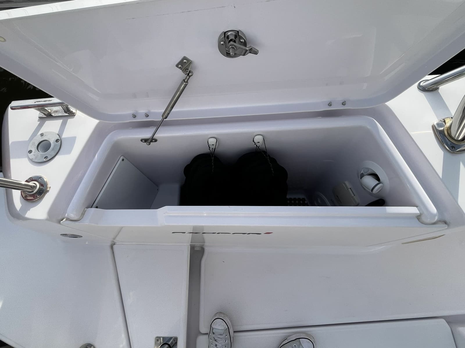 2023 Axopar 37 XC Cross Cabin