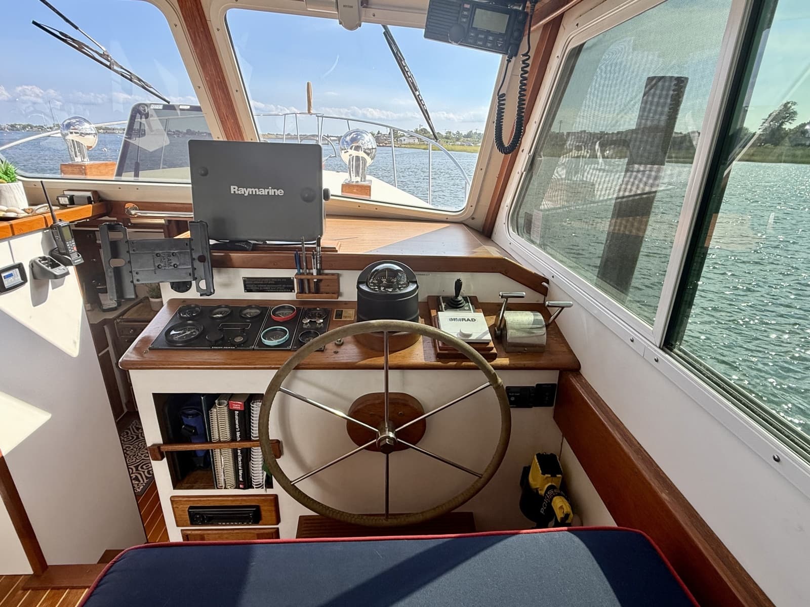 1987 Wilbur Flybridge Cruiser