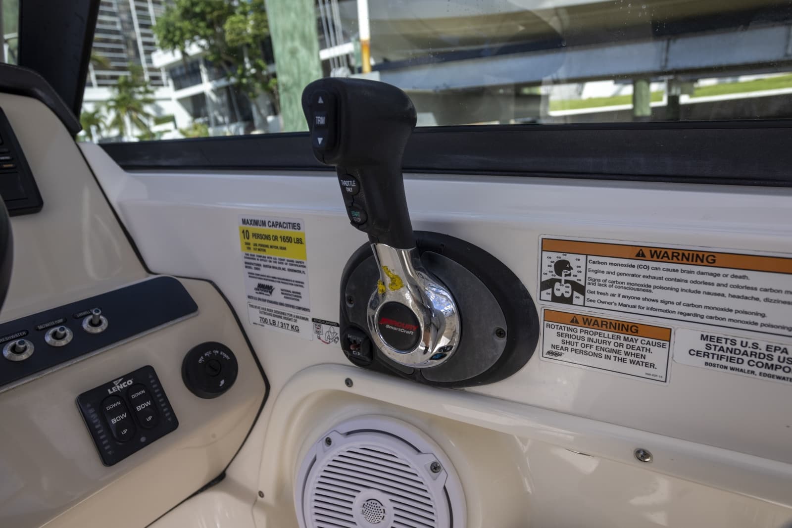 2016 Boston Whaler 230 VANTAGE