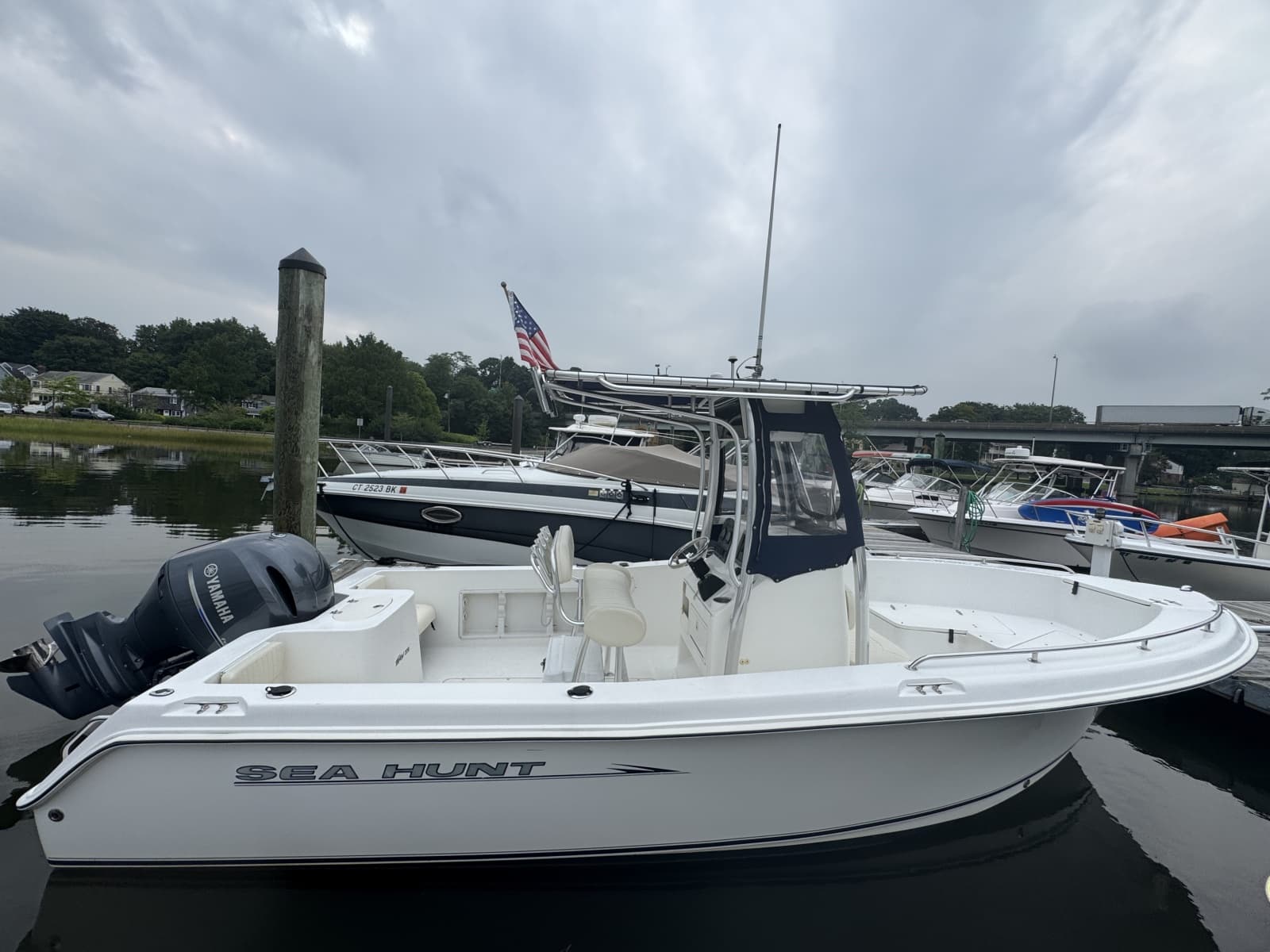 2007 Sea Hunt Triton 220