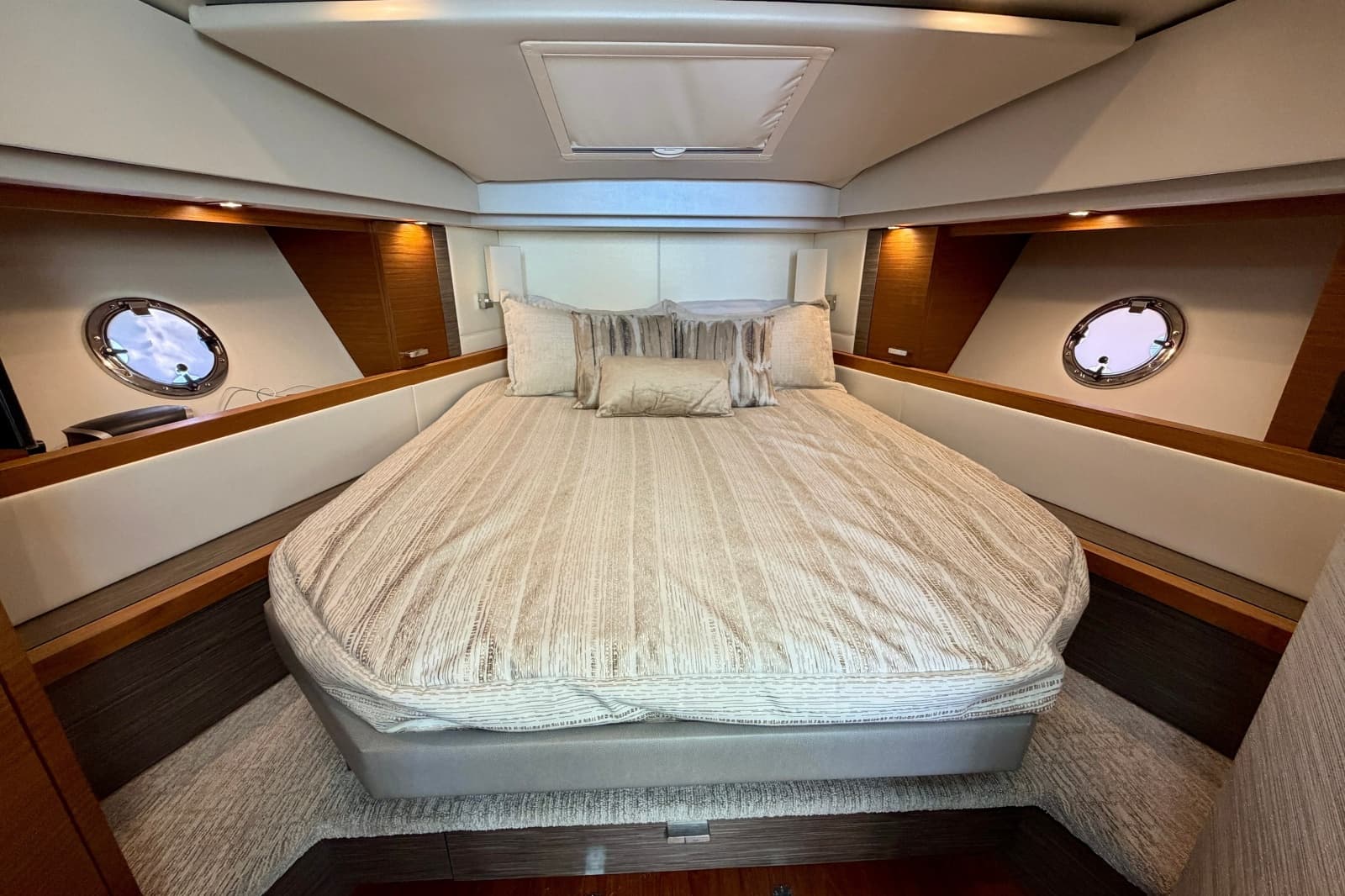 2020 Tiara Yachts C39 Coupe
