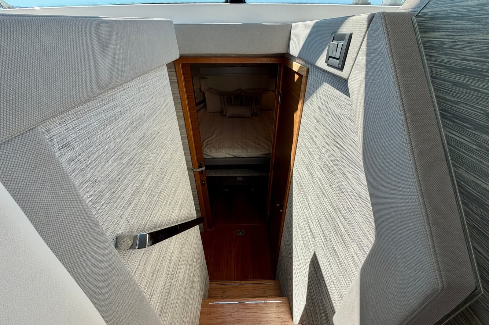 2020 Tiara Yachts C39 Coupe