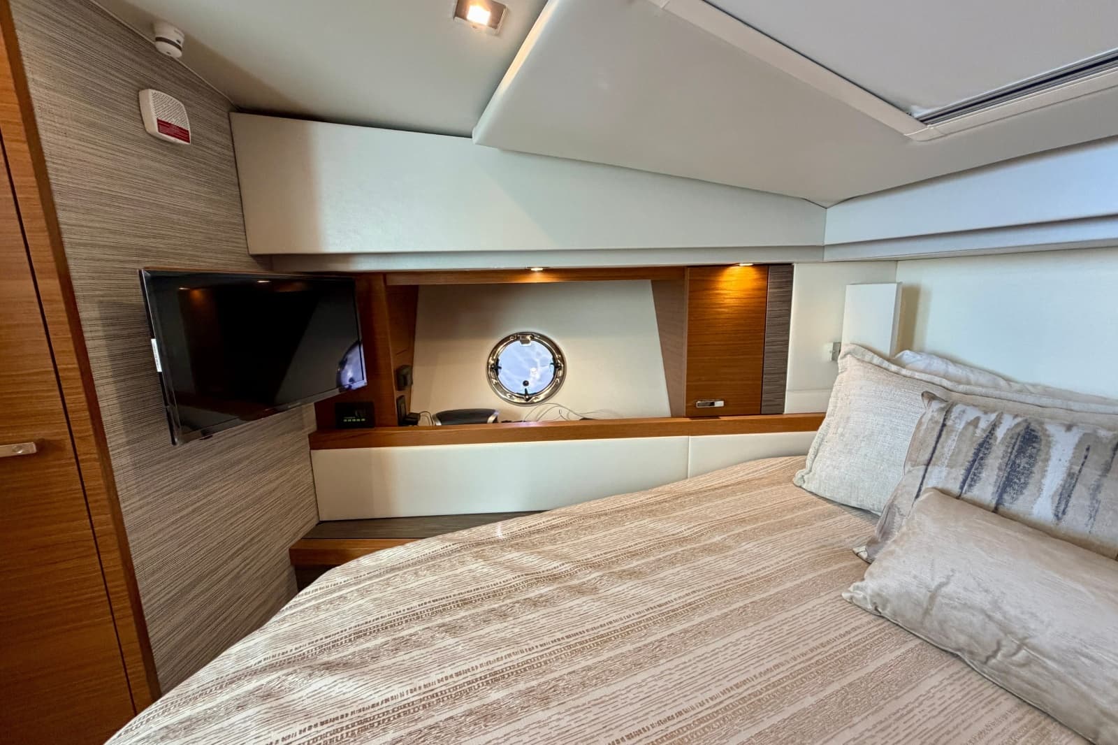 2020 Tiara Yachts C39 Coupe