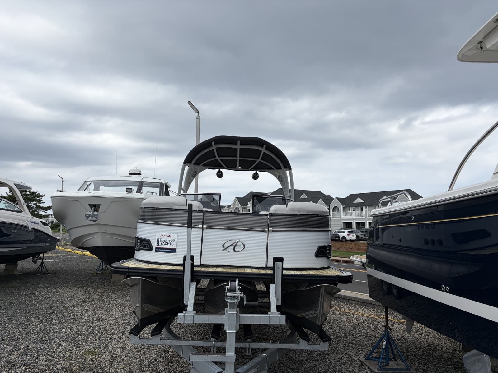 2019 Avalon Catalina Elite - 27'