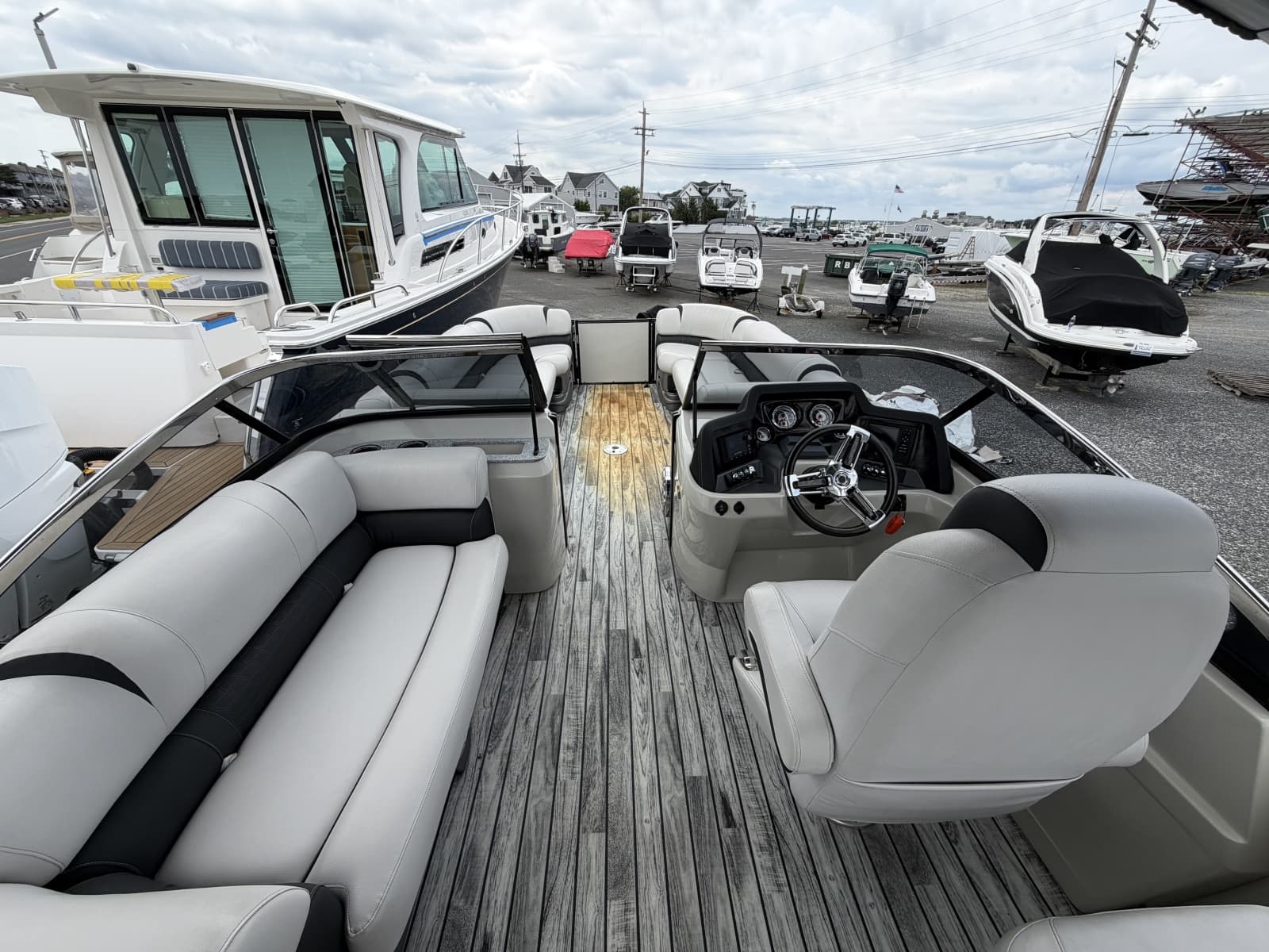 2019 Avalon Catalina Elite - 27'