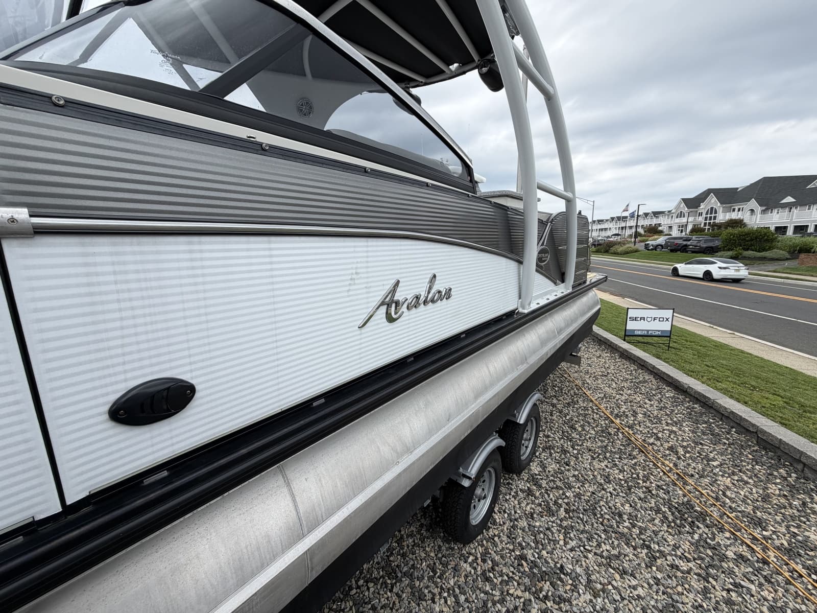 2019 Avalon Catalina Elite - 27'
