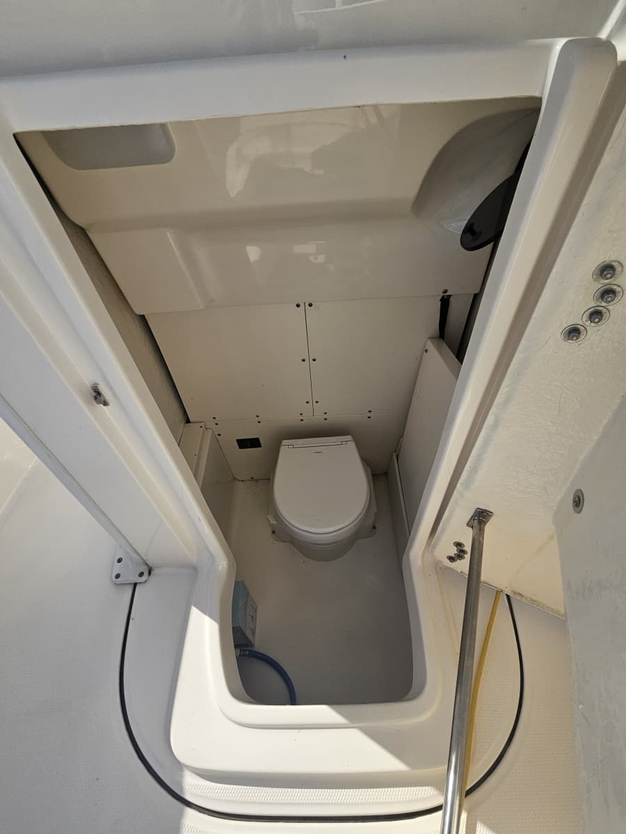 2023 Robalo 266 Cayman