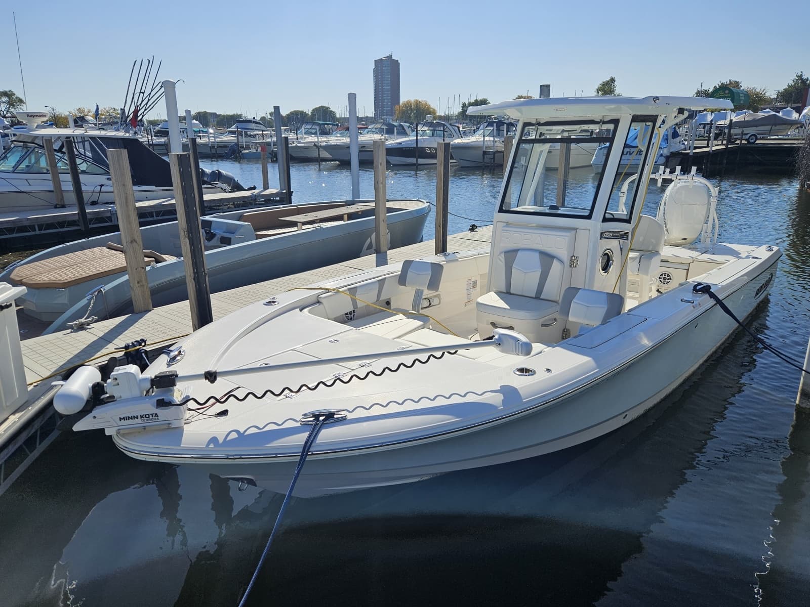 2023 Robalo 266 Cayman