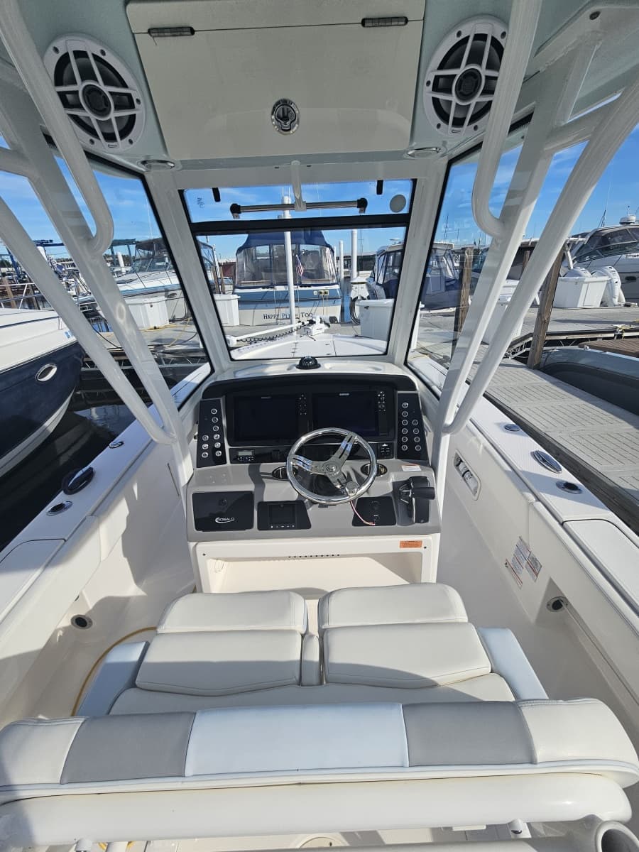 2023 Robalo 266 Cayman