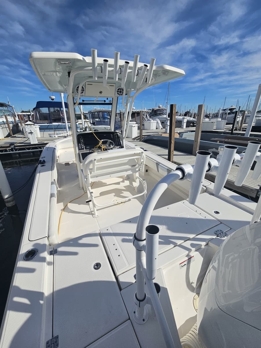 2023 Robalo 266 Cayman