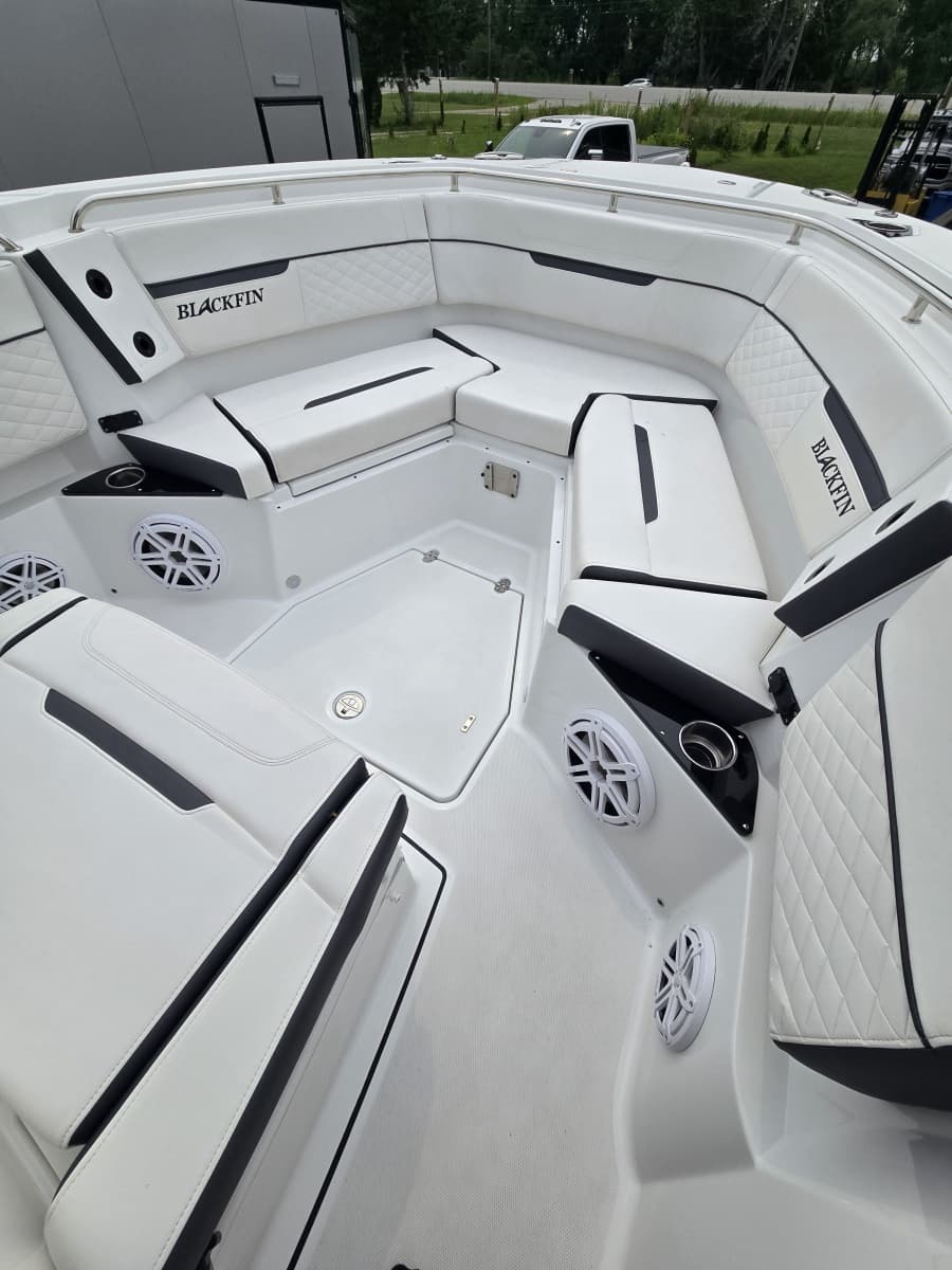 2023 Blackfin 272 CC
