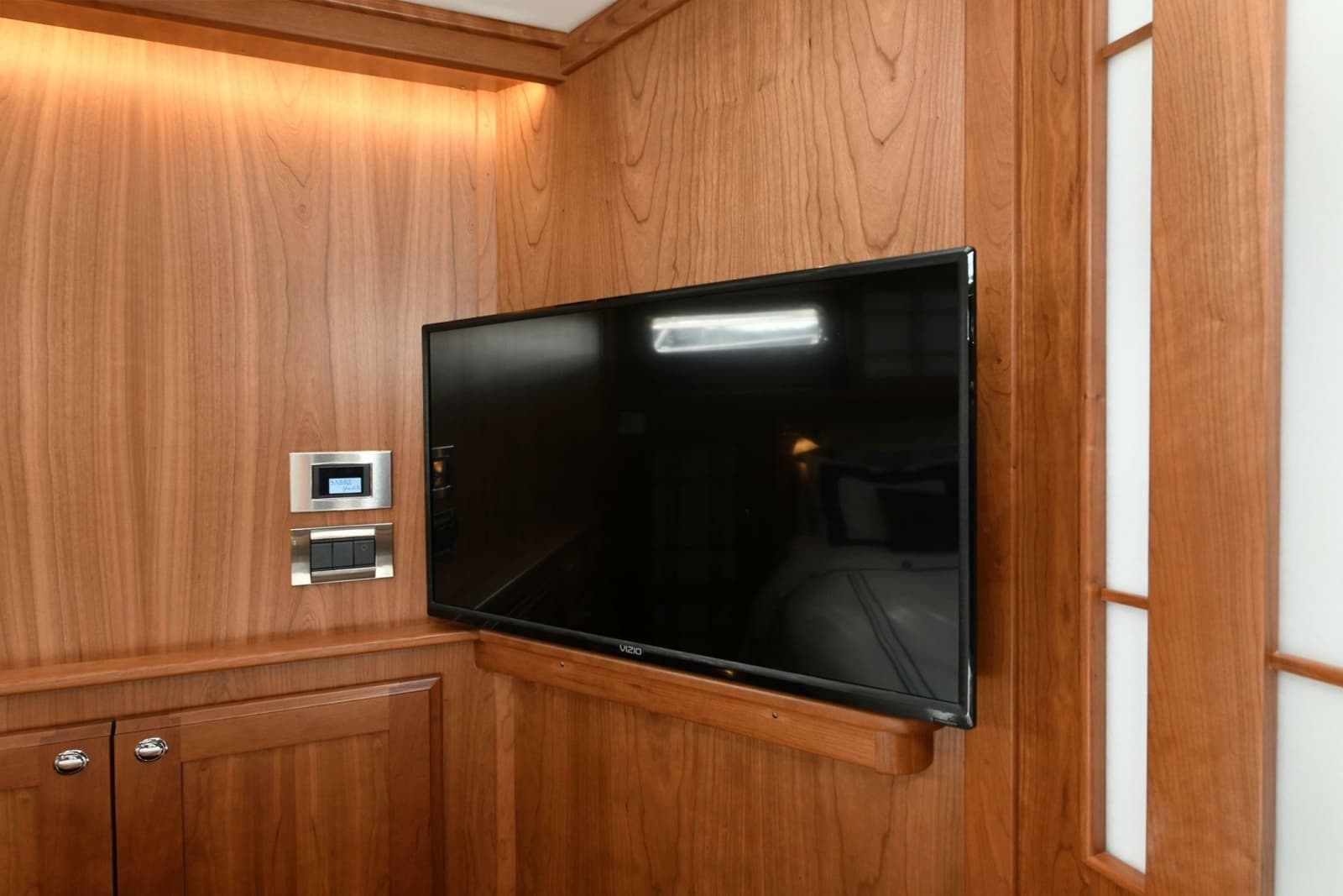 2021 Sabre 48 Salon Express