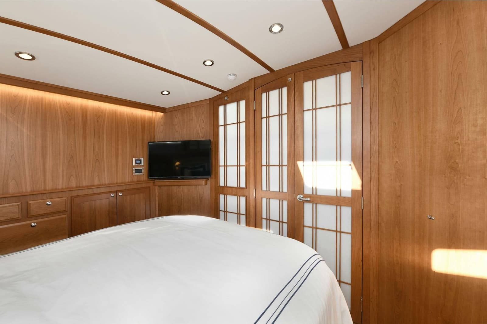 2021 Sabre 48 Salon Express