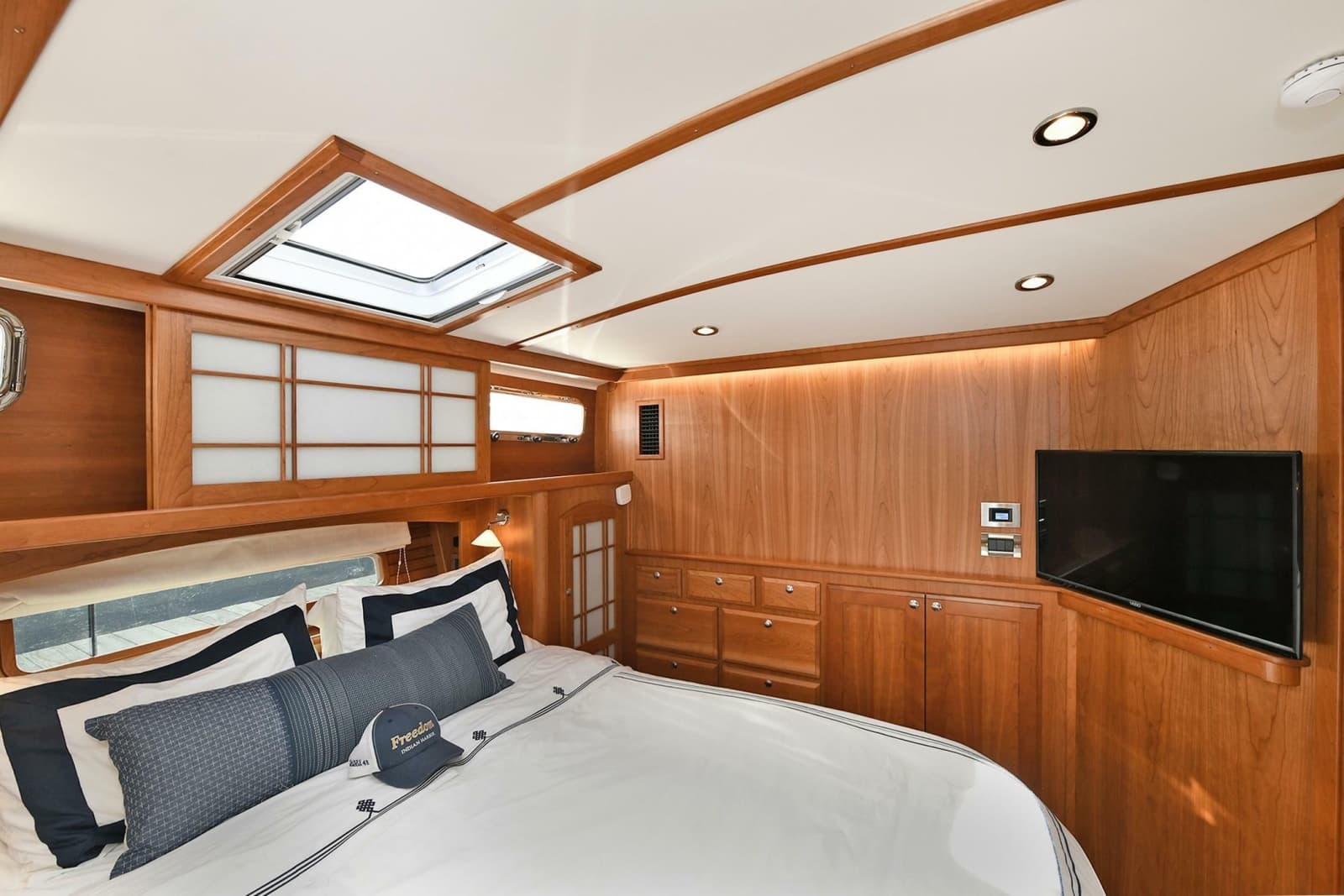 2021 Sabre 48 Salon Express