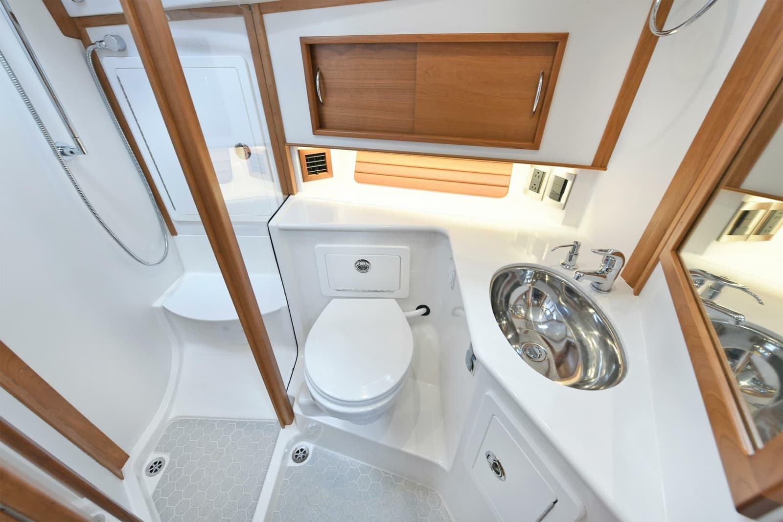2021 Sabre 48 Salon Express